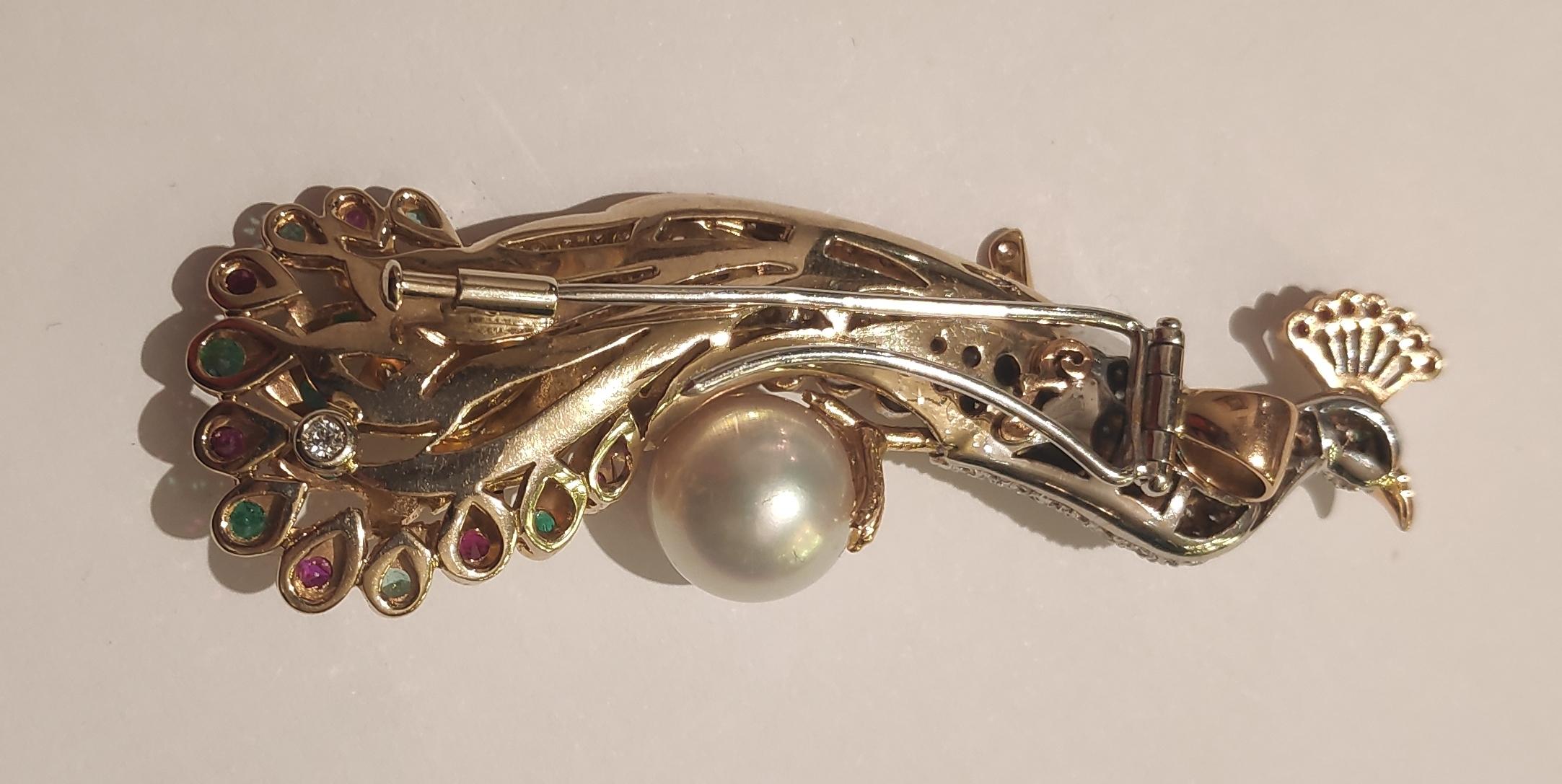 Moderne Broche paon en or 18 carats avec diamants et pierres précieuses en vente