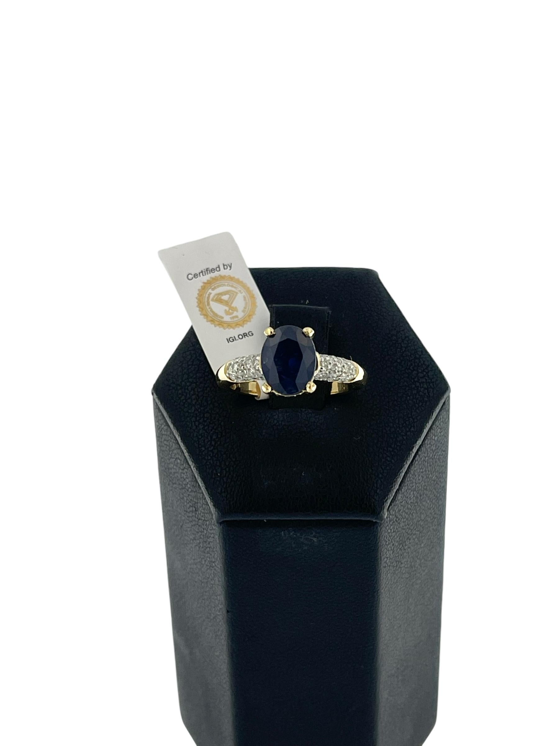 Diamonds and Sapphire Cocktail Ring Yellow and White Gold IGI Certified In Excellent Condition For Sale In Esch-Sur-Alzette, LU