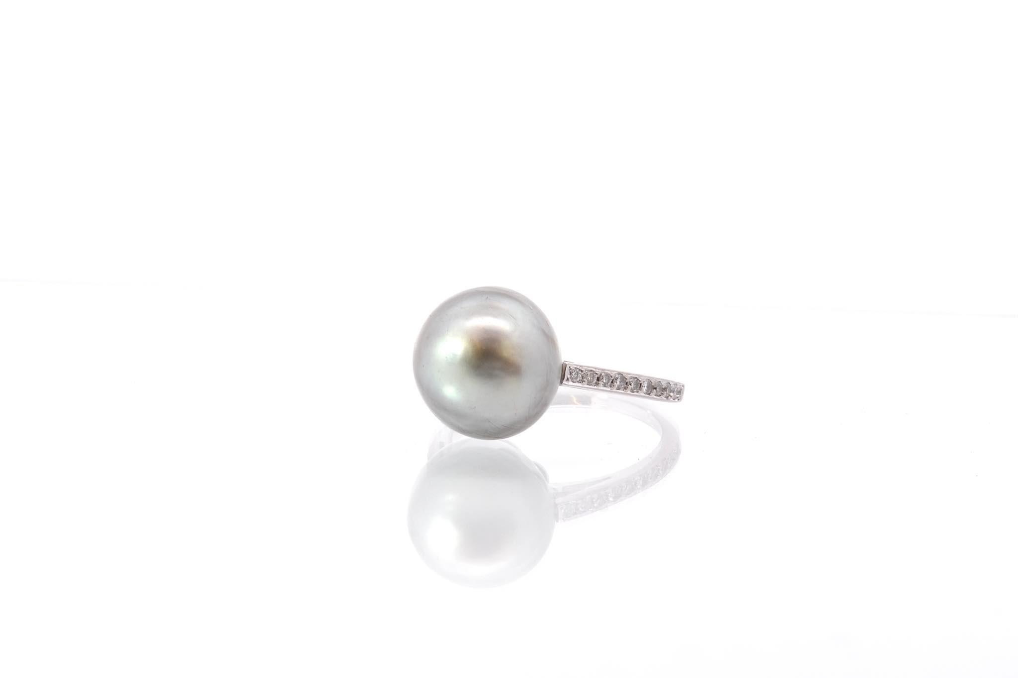 Ring mit Diamanten und Tahiti-Perle aus 18 Karat Gold für Damen oder Herren im Angebot
