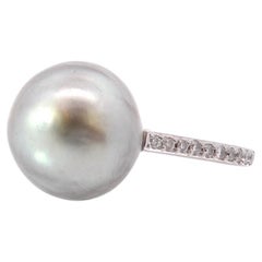 Vintage Diamonds and Tahitian pearl ring in 18k gold