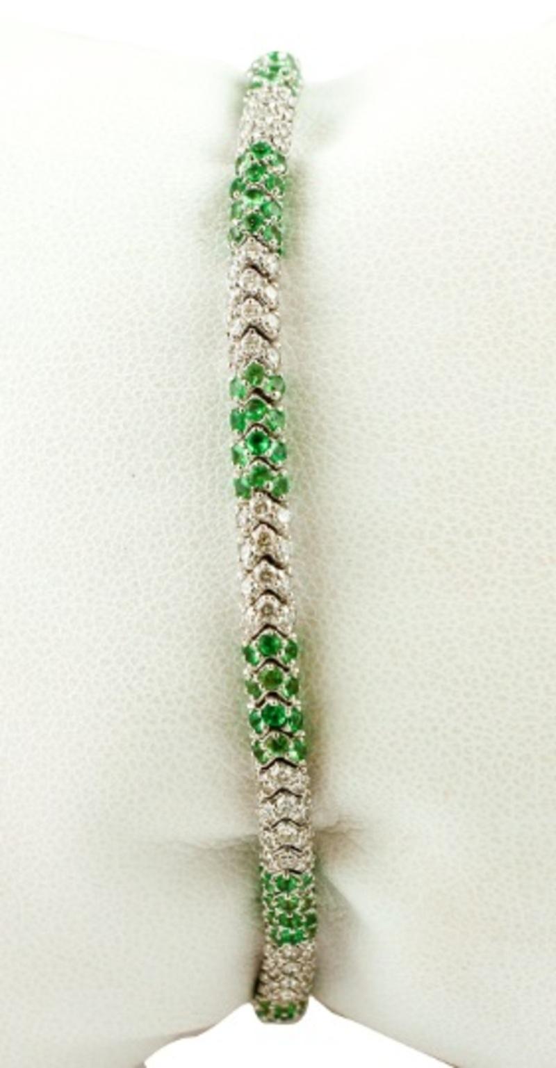 Brilliant Cut Diamonds and Tsavorite, White Gold Link Bracelet For Sale