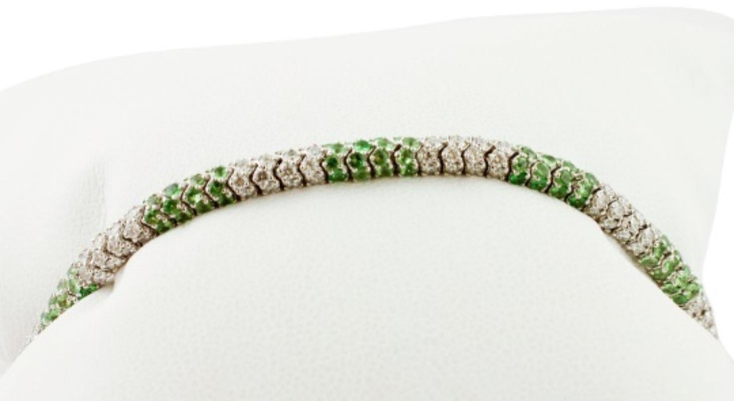 Diamonds and Tsavorite, White Gold Link Bracelet In Good Condition For Sale In Marcianise, Marcianise (CE)
