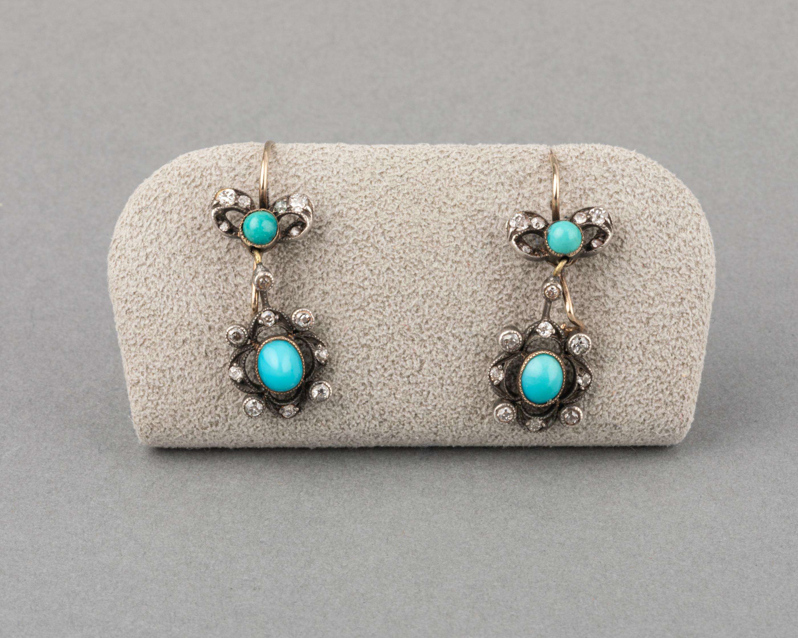 Very lovely pair of earrings, made in France in 19th century.
Made in silver and set with diamonds and turquoises. Old mines cut.
Dimensions: 2.8 cm height and 1 cm width.
Total weight 3.60 grams.