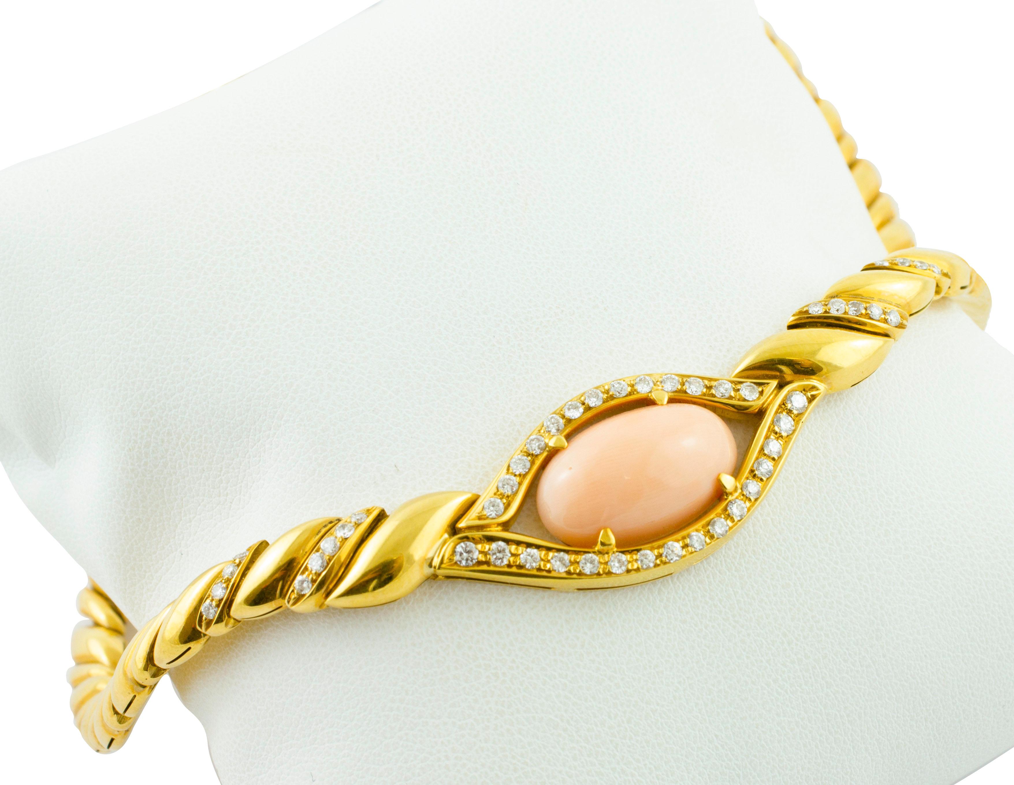 Taille brillant Chaîne collier de style français en or 18 carats, diamants et corail rose peau d'ange en vente