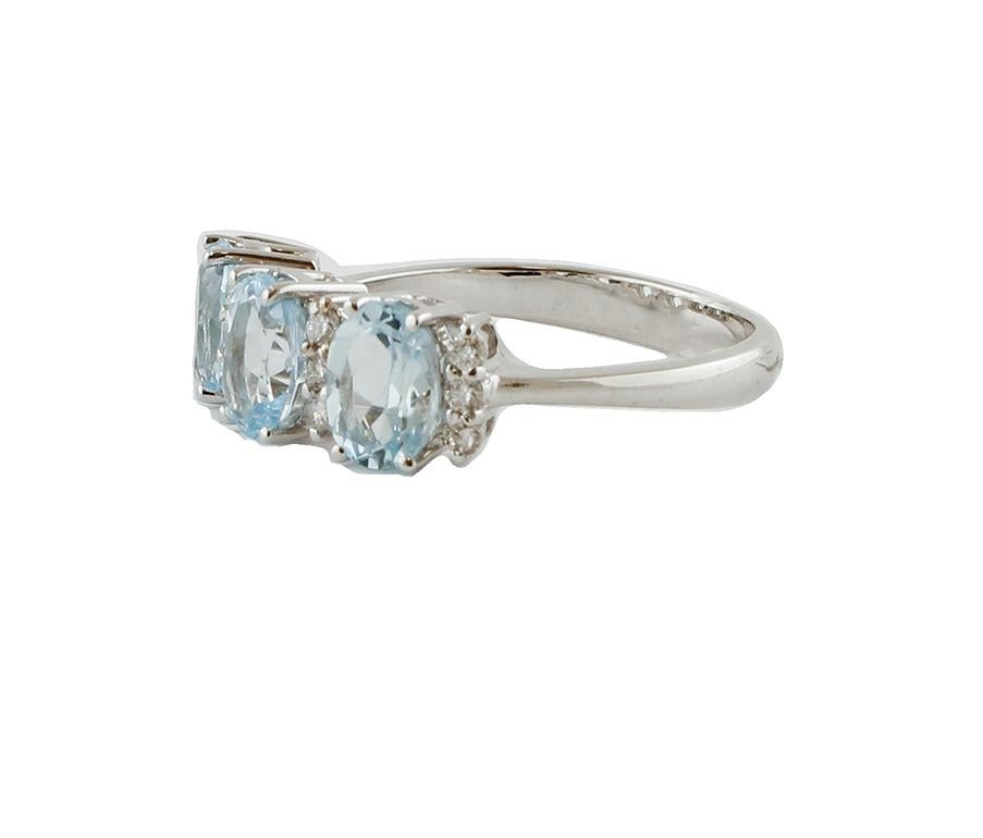 SHIPPING POLICY:
No additional costs will be added to this order.
Shipping costs will be totally covered by the seller (customs duties included). 


Beautiful modern ring in 18 kt white gold structure mounted with three beautiful oval aquamarine