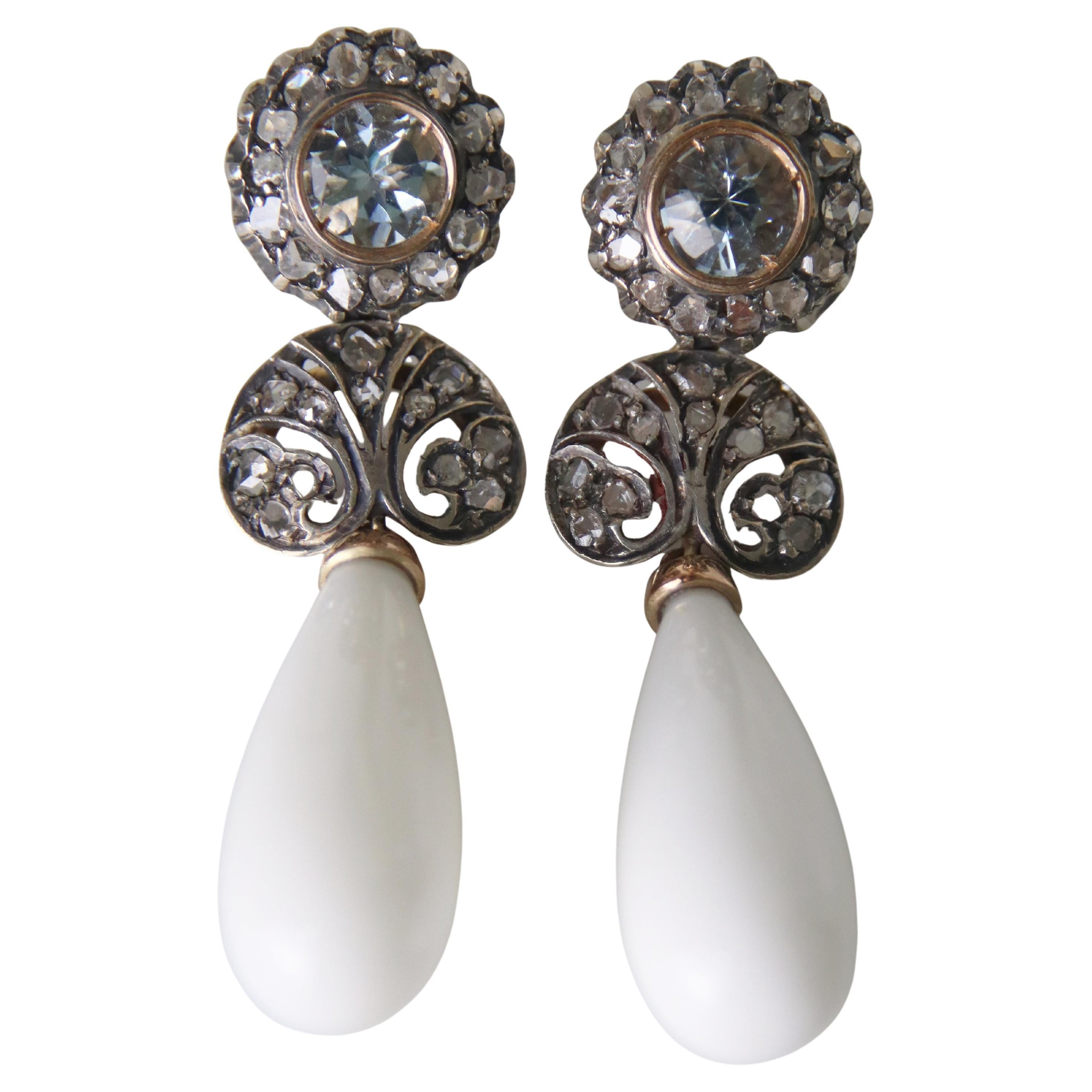 Orecchini pendenti in oro giallo 14 carati con diamanti, acquamarina e agata