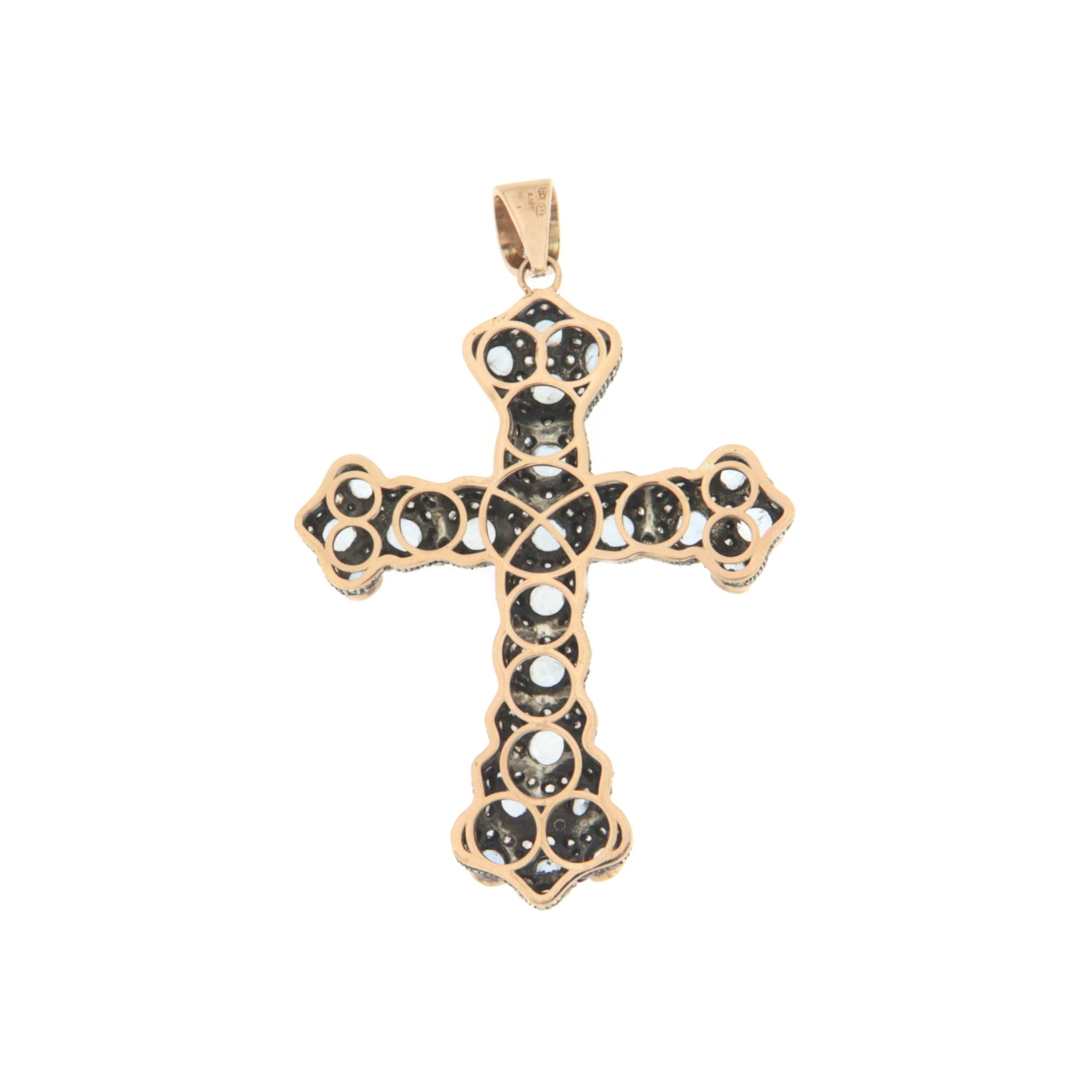Halskette mit Anhänger aus 14 Karat Gelbgold mit Diamanten, Aquamarin und Kreuz (Rosenschliff) im Angebot