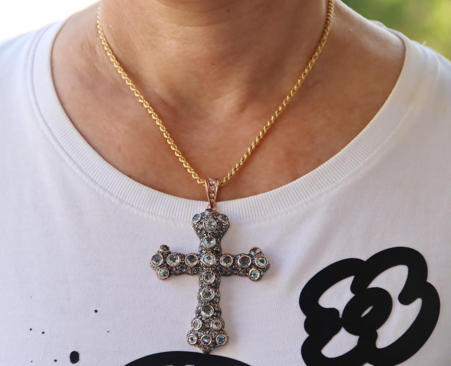 Diamonds Aquamarine Cross 14 Karat Yellow Gold Pendant Necklace For Sale 1