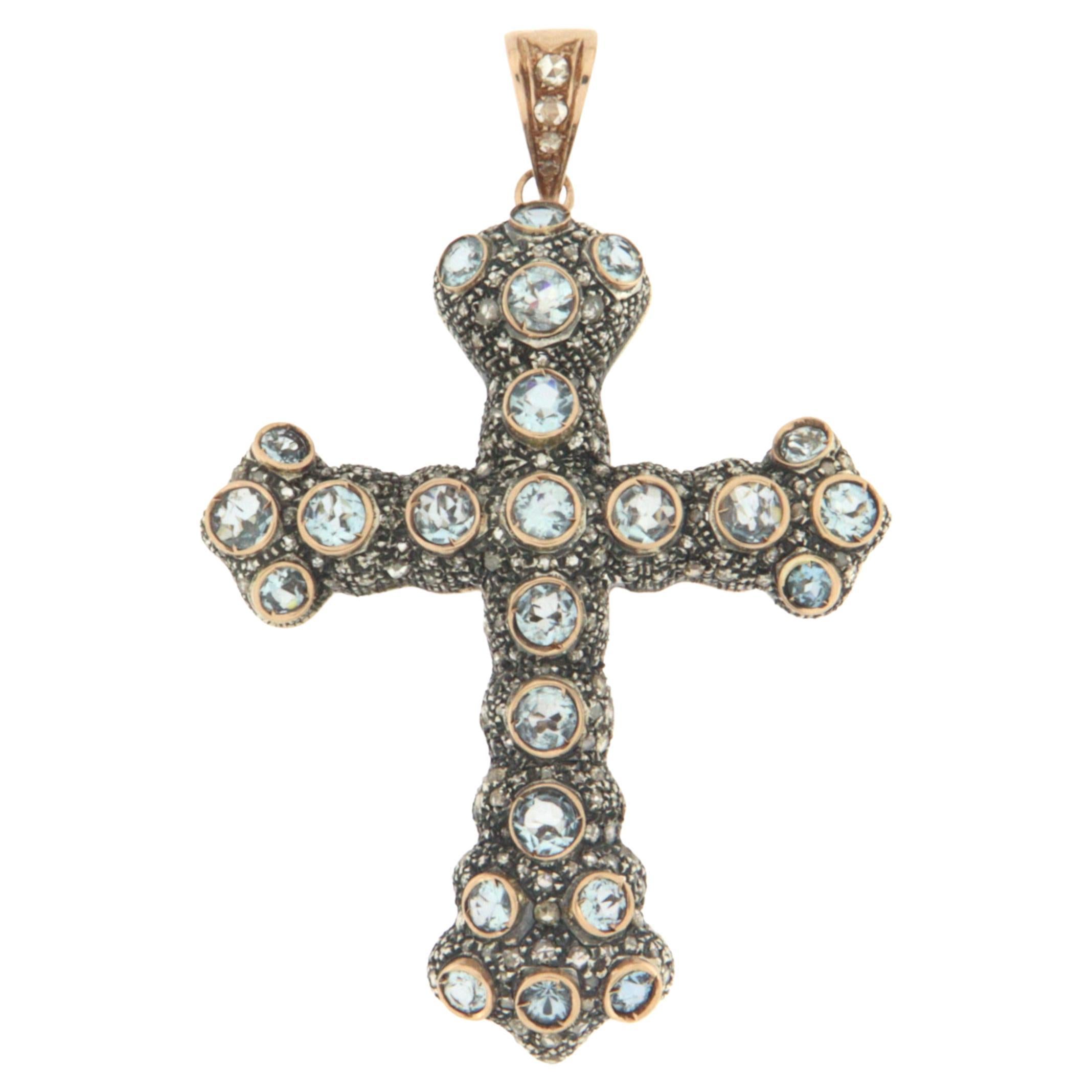 Collier pendentif croix d'aigue-marine en or jaune 9 carats et diamants