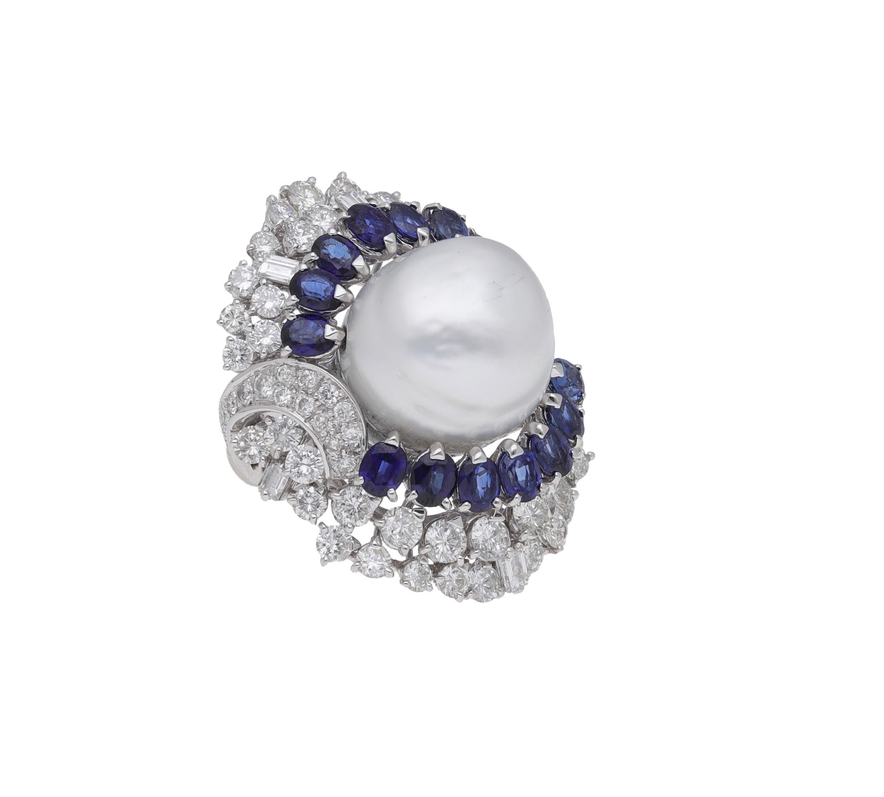 Diamantes Perla barroca Zafiros azules Anillo de cóctel de oro blanco de 18 quilates Moderno en venta