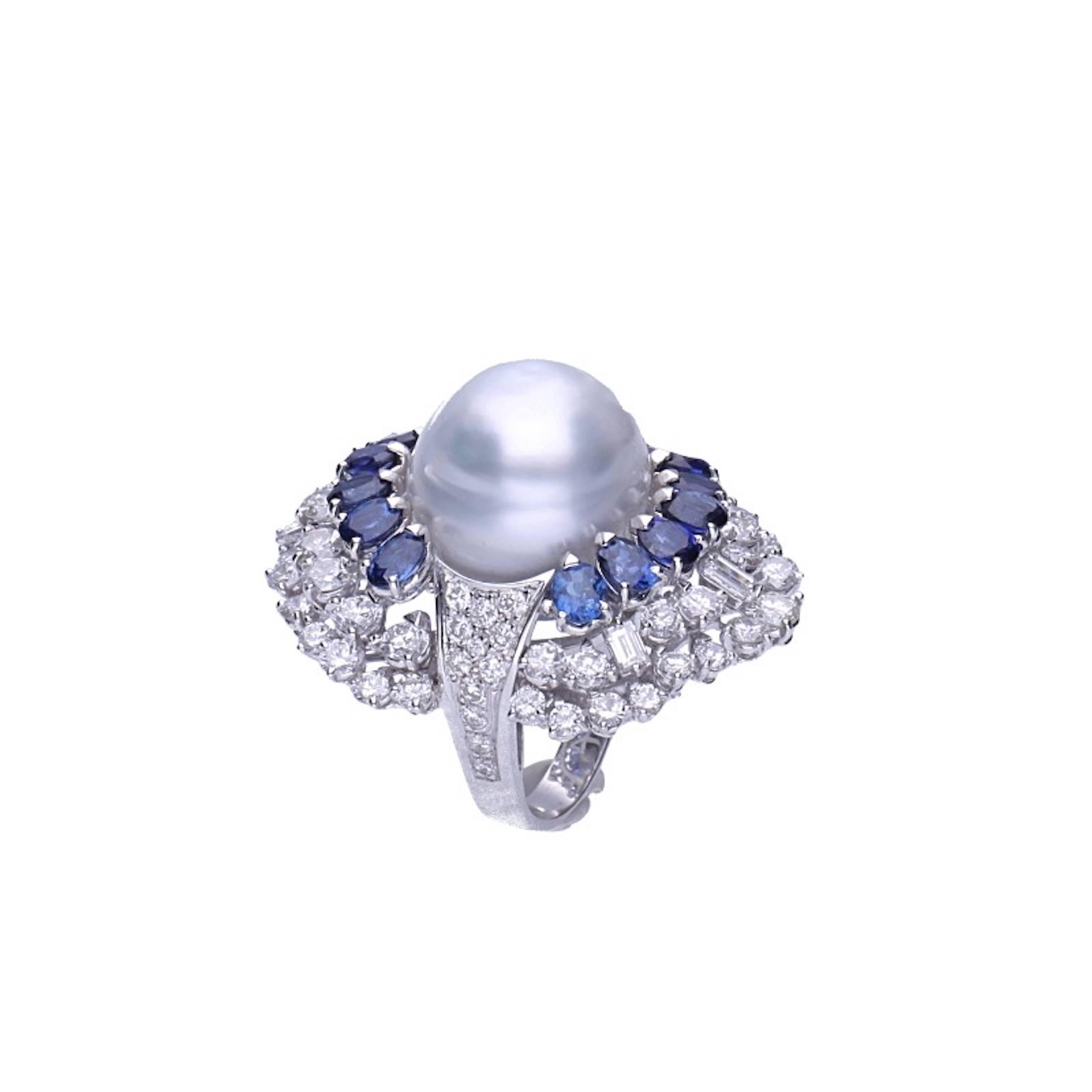 Diamonds Baroque Pearl Blue Sapphires 18 Ktarat White Gold Cocktail Ring In New Condition For Sale In Rome, IT