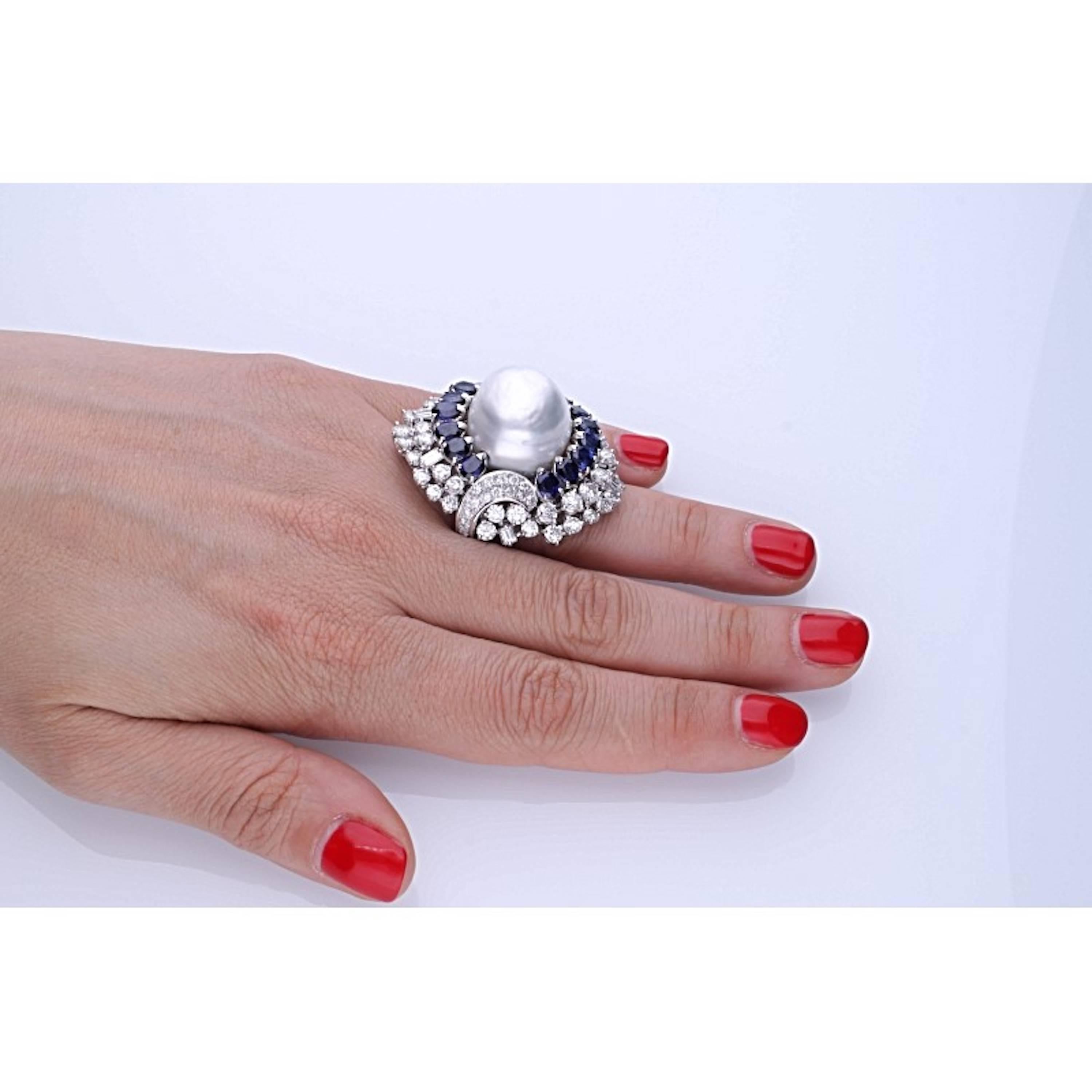 Diamantes Perla barroca Zafiros azules Anillo de cóctel de oro blanco de 18 quilates Corte redondo en venta