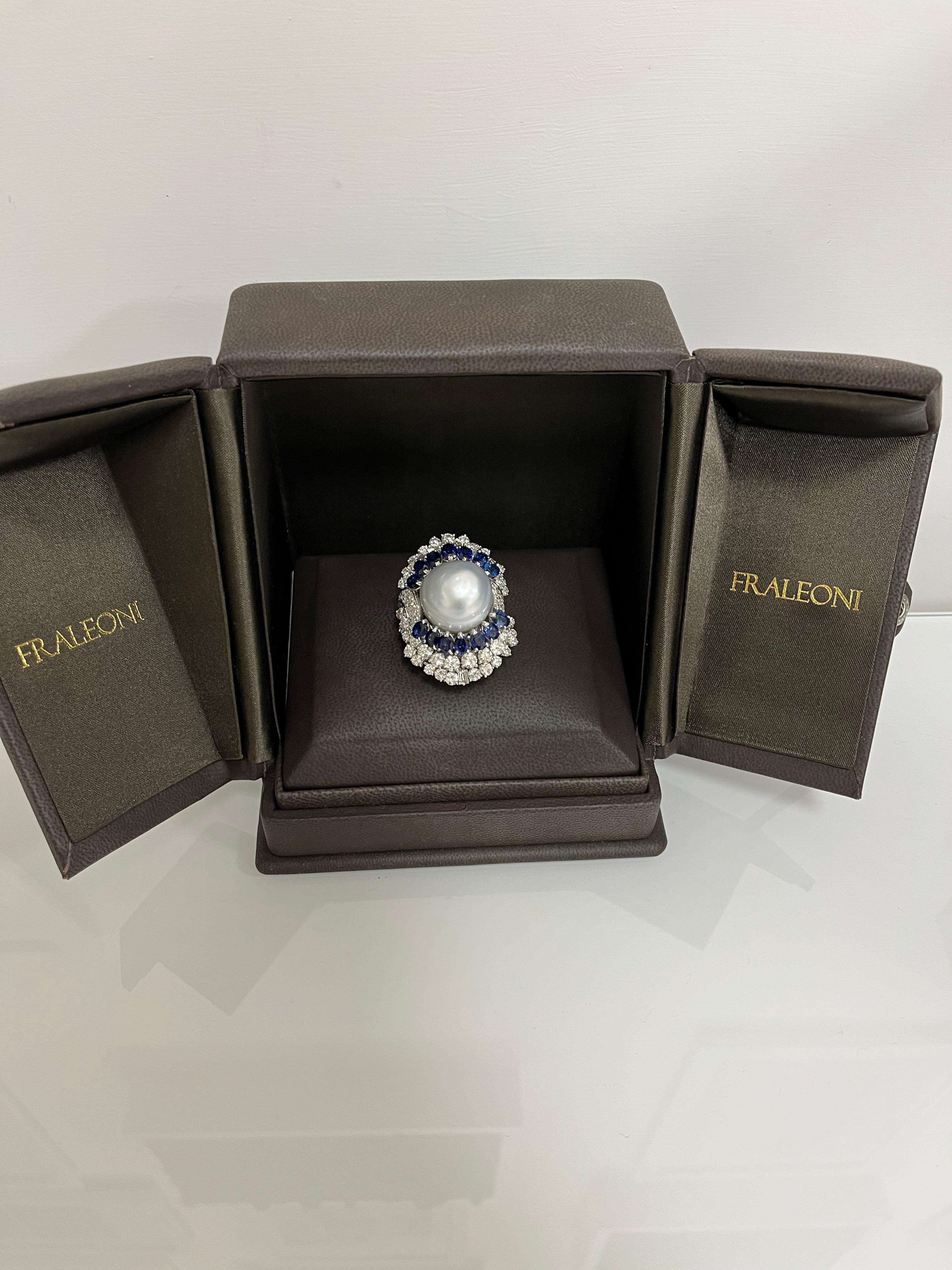 Women's Diamonds Baroque Pearl Blue Sapphires 18 Ktarat White Gold Cocktail Ring For Sale
