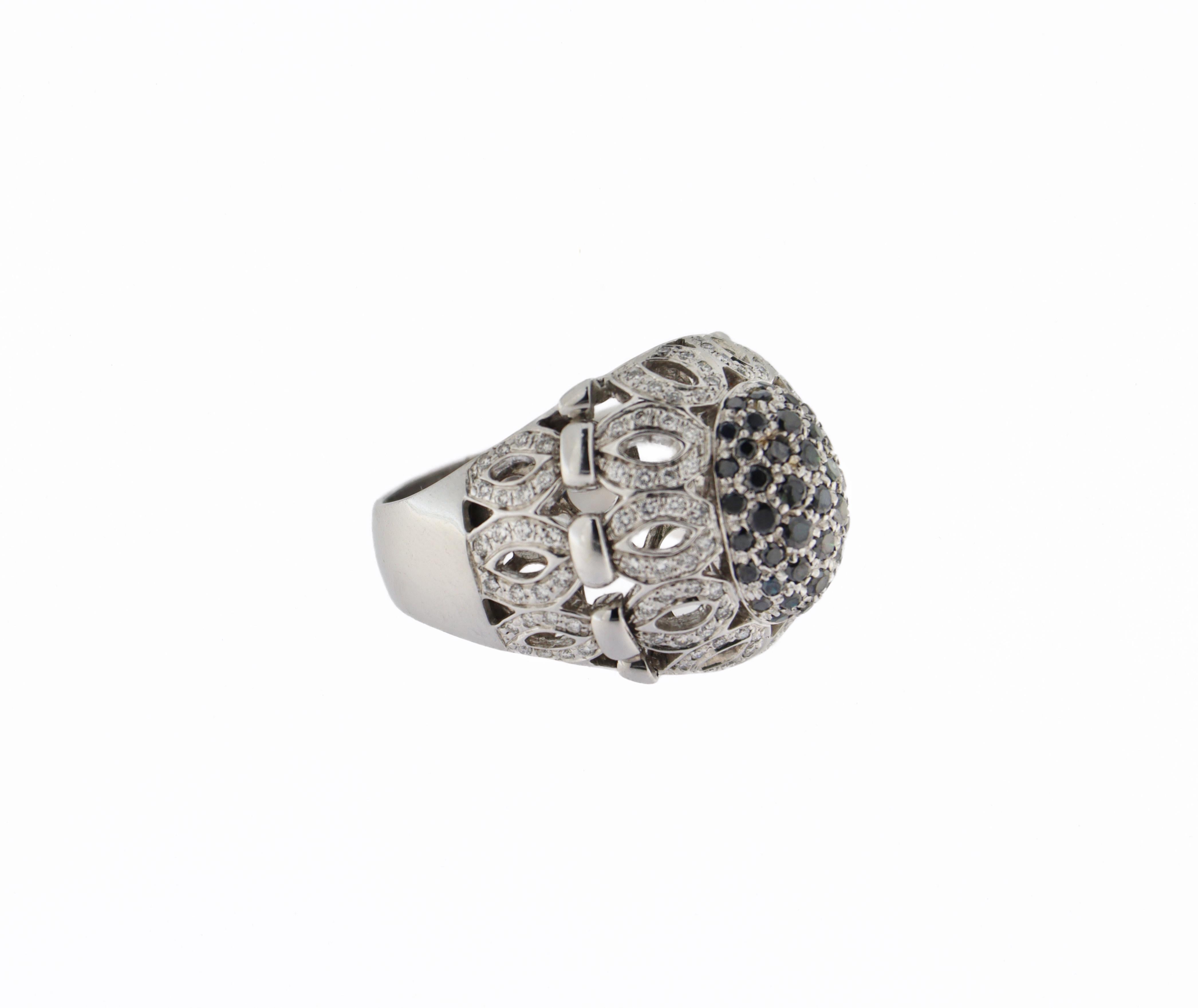 Diamonds Black e White 18 Karat White Gold Band Ring For Sale 1