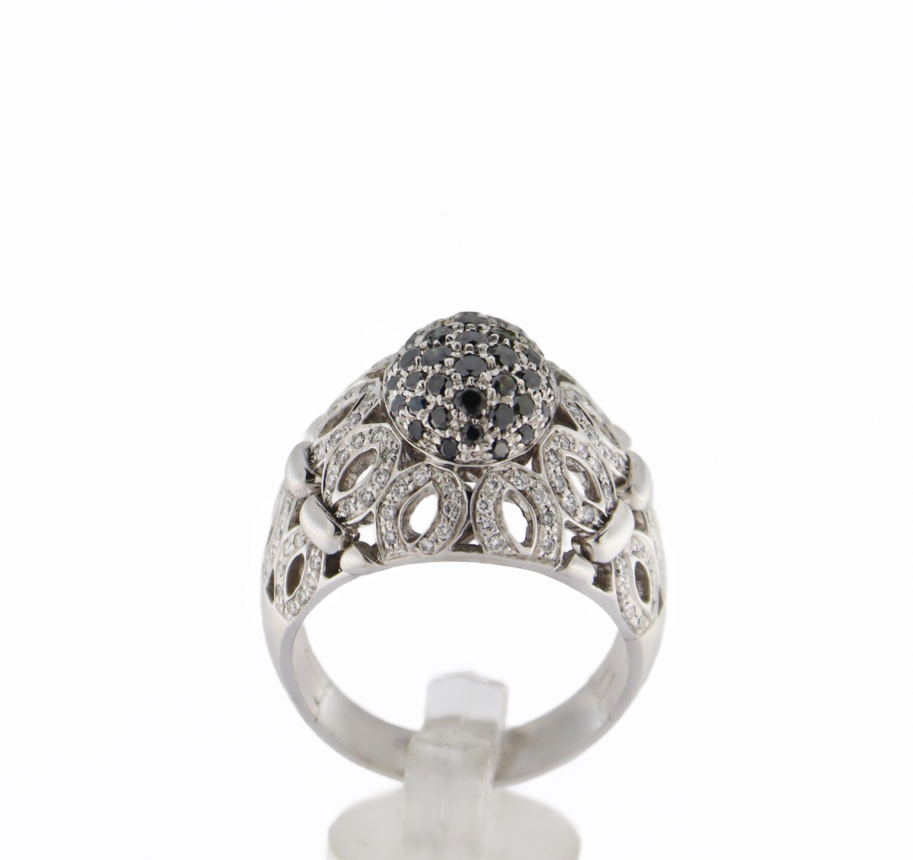 Diamonds Black e White 18 Karat White Gold Band Ring For Sale 4