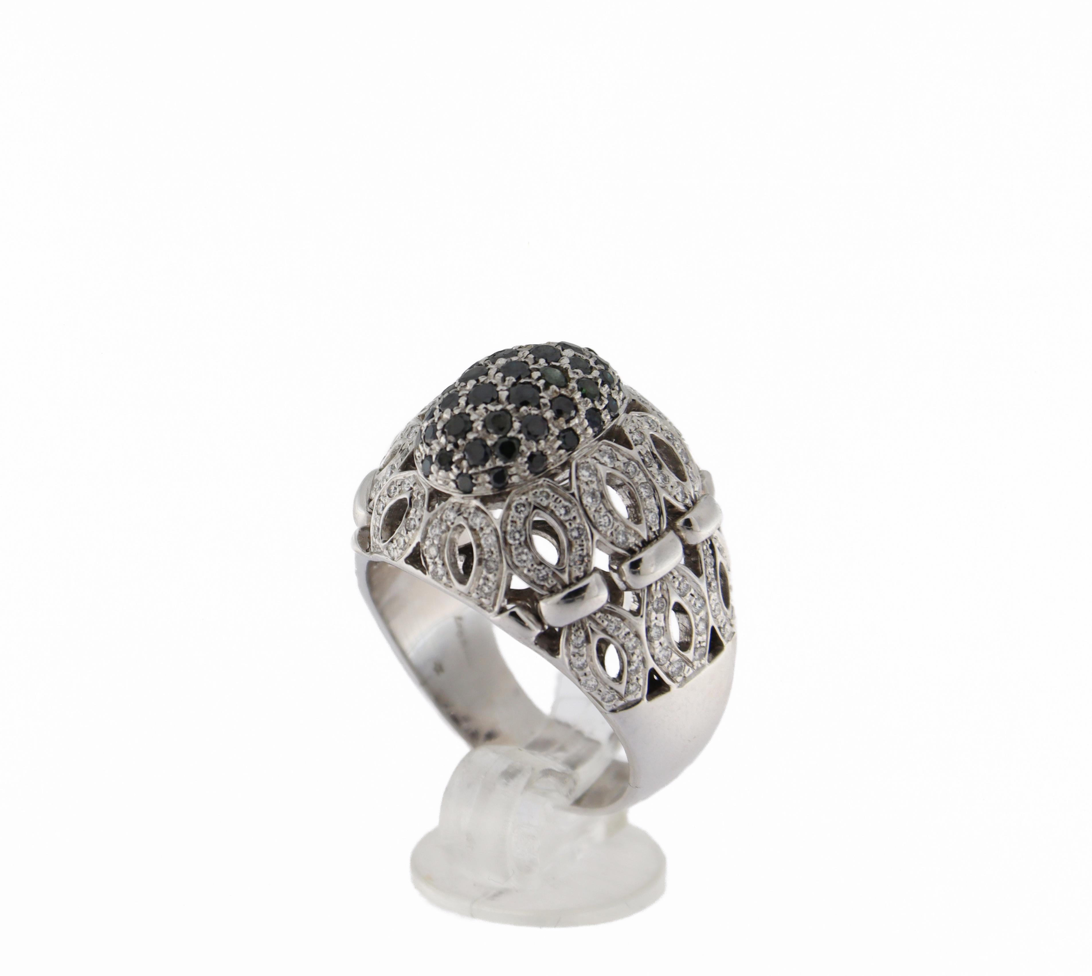 Diamonds Black e White 18 Karat White Gold Band Ring For Sale 5