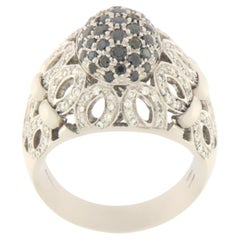 Bague jonc en or blanc 18 carats et diamants noirs et blancs