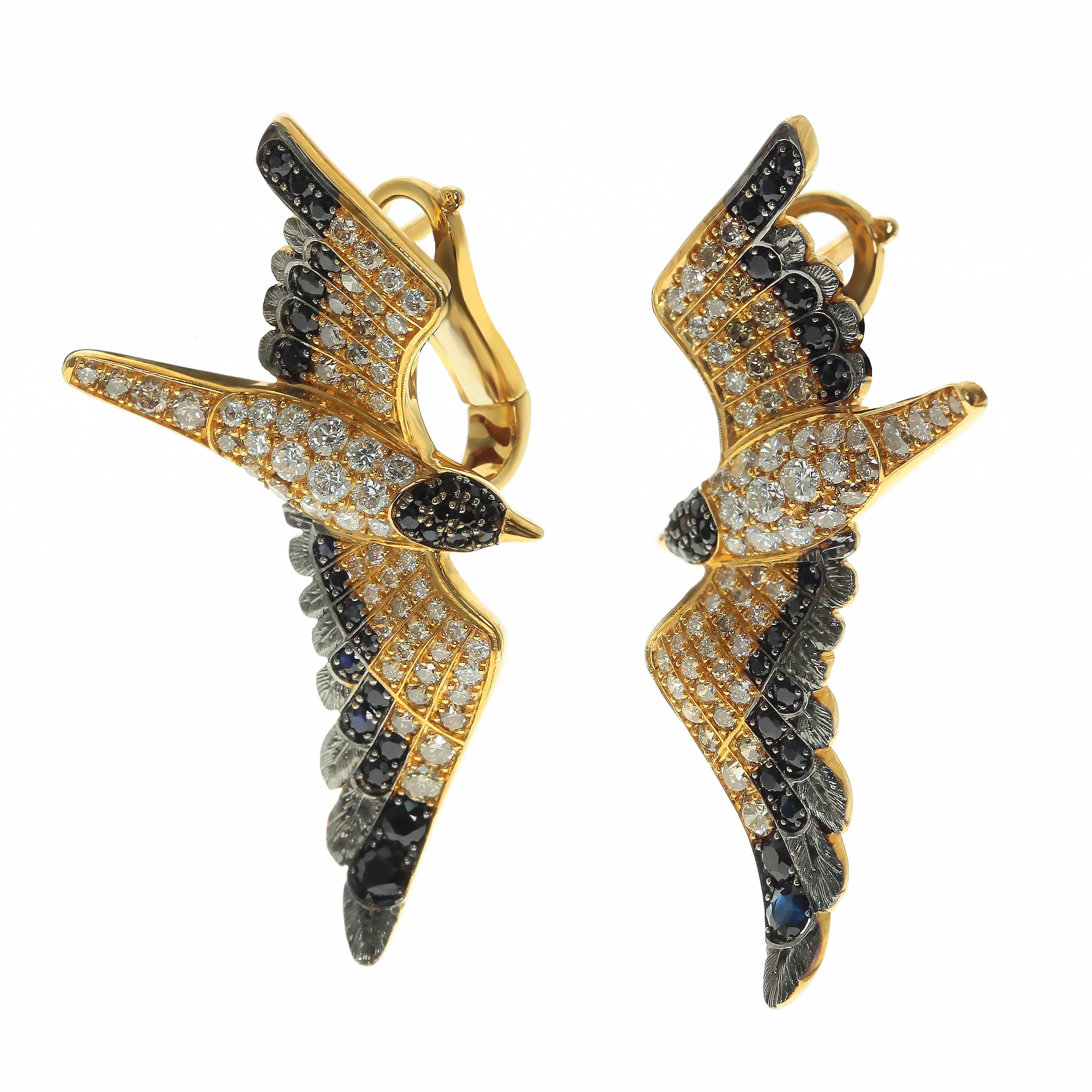 Weiße und braune Diamanten Schwarzer Saphir 18 Karat Gelbgold Möwen-Ohrringe
Sehr detaillierte Möwen-Ohrringe. Die Kombination aus weißen und champagnerfarbenen Diamanten erweckt den Eindruck, dass sie lebendig sind. Wenn Sie die leichte Meeresbrise