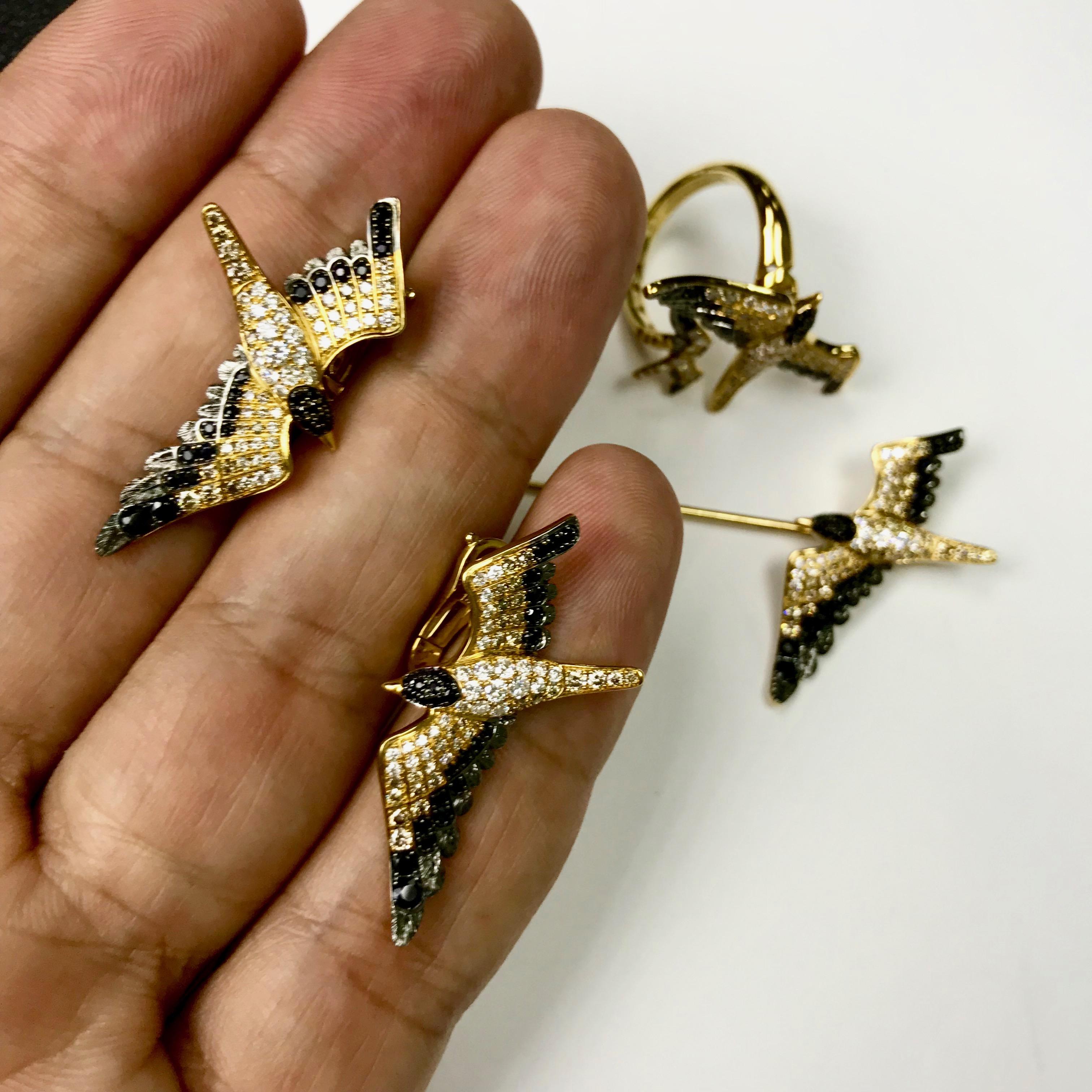 Ohrringe mit Möwen aus 18 Karat Gelbgold mit Diamanten und schwarzem Saphir (Zeitgenössisch) im Angebot