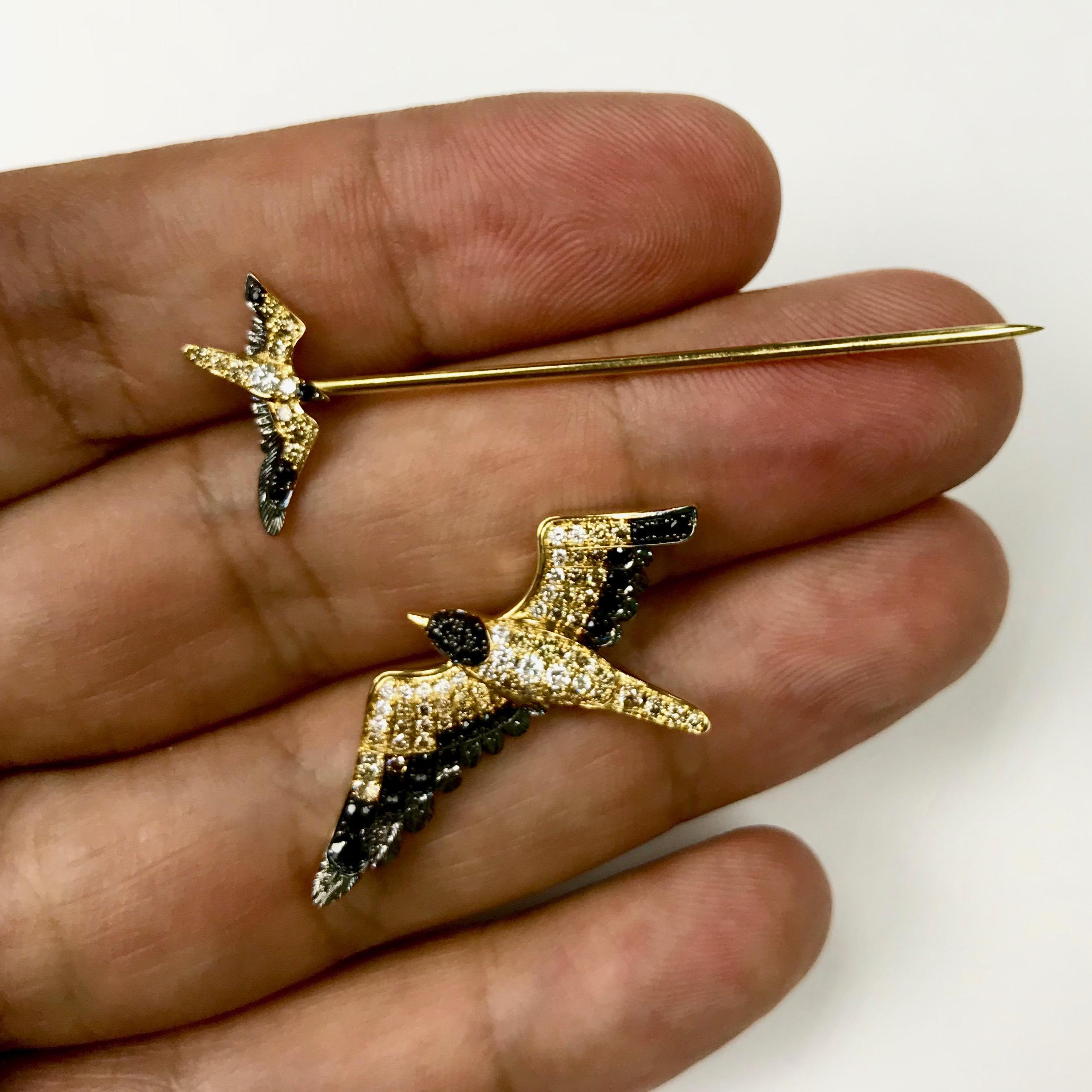 Diamonds Black Sapphire 18 Karat Yellow Gold Seagull Pin Brooch In New Condition For Sale In Bangkok, TH