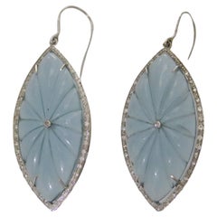 Boucles d'oreilles en or blanc 18 carats avec diamants et quartz bleu