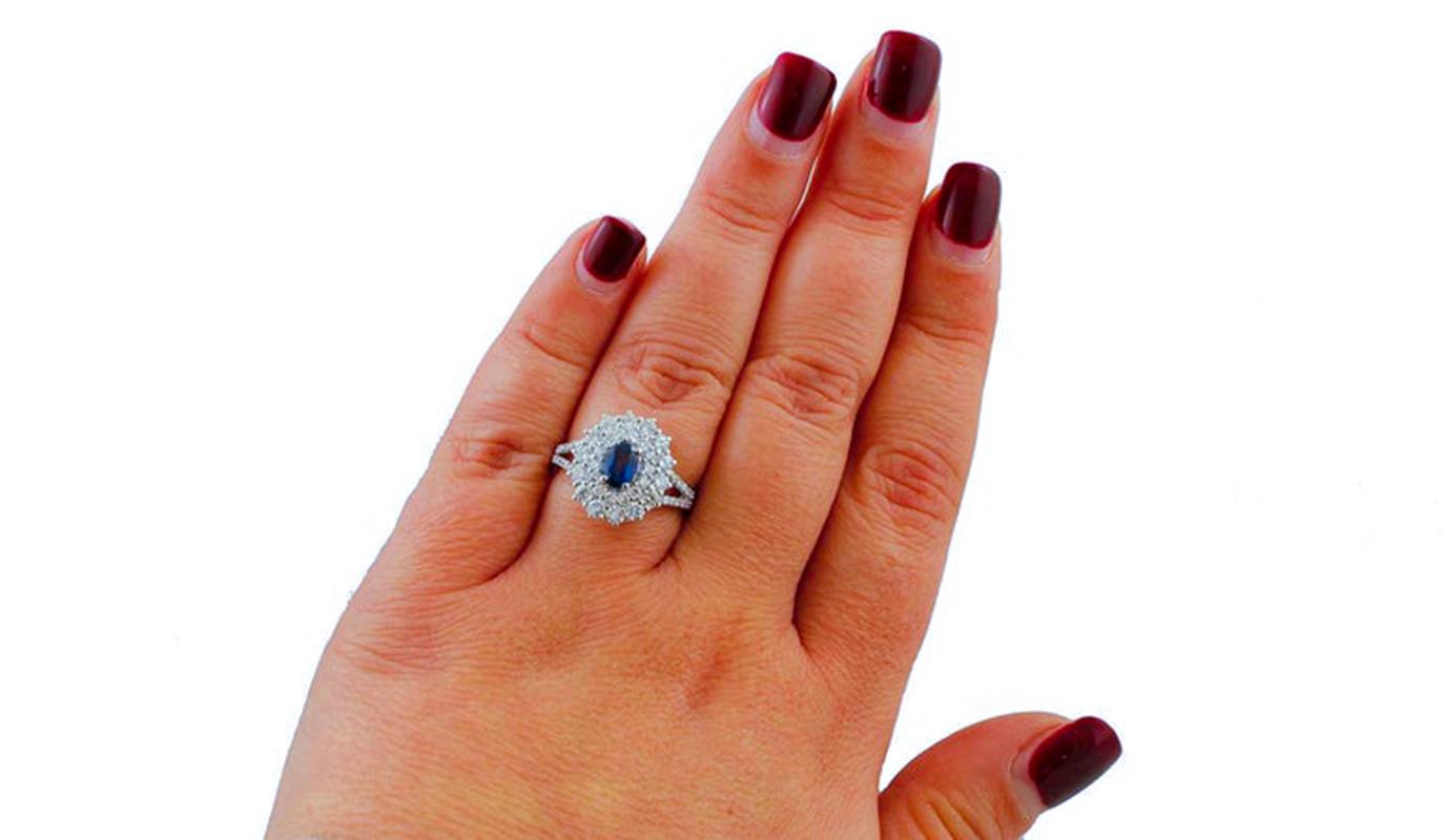 Diamonds, Blue Sapphire, 18 Karat White Gold Ring In Good Condition In Marcianise, Marcianise (CE)