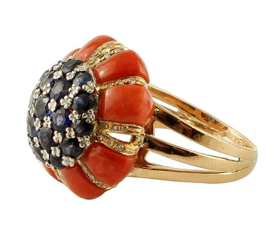 SHIPPING POLICY:
No additional costs will be added to this order.
Shipping costs will be totally covered by the seller (customs duties included).

Ring in 14k yellow gold with a central part made of blue sapphires and diamonds and rubrum corals all