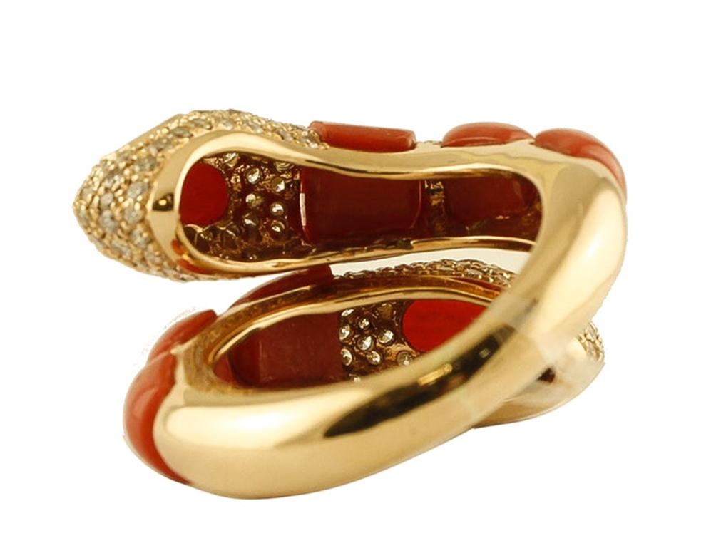 Diamonds, Blue Sapphires, Coral, 14 Karat Yellow Gold, Vintage Snake Ring In Good Condition In Marcianise, Marcianise (CE)