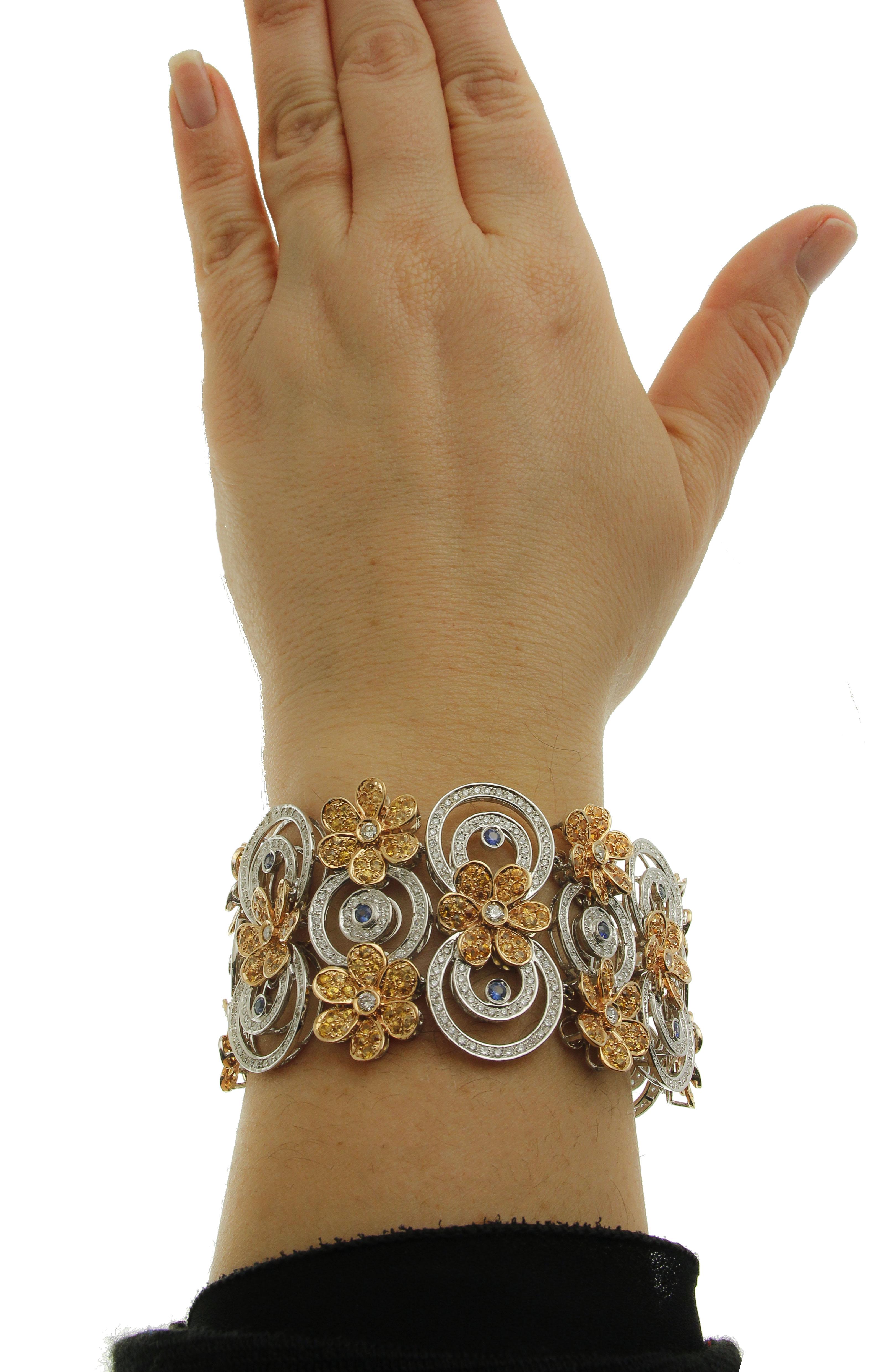 Bracelet fleuri et cercles en or blanc et rose, diamants, saphirs bleus et jaunes Excellent état - En vente à Marcianise, Marcianise (CE)