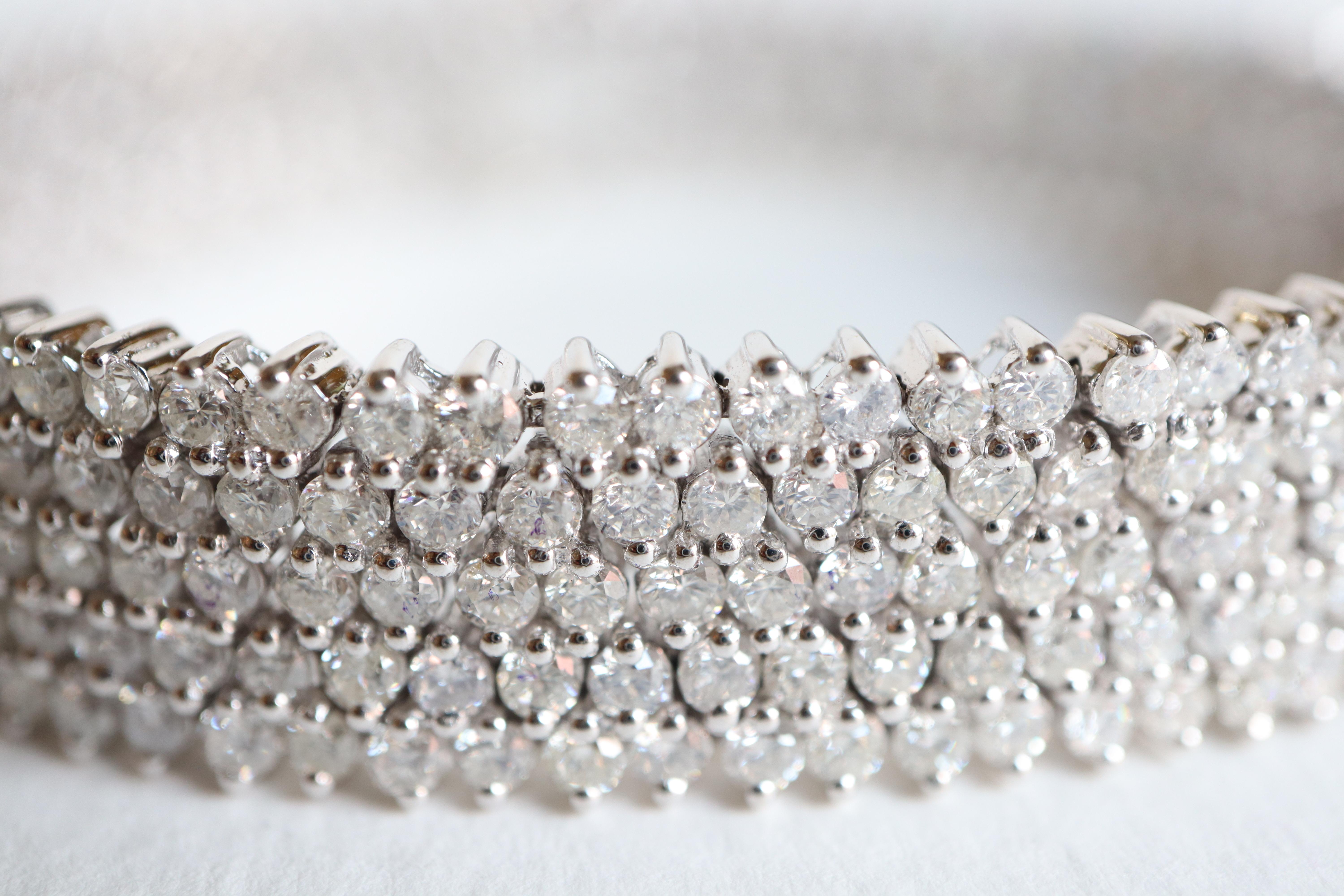 Diamonds Bracelet in 18 Carat white Gold and Diamonds 14.6 Carat For Sale 1