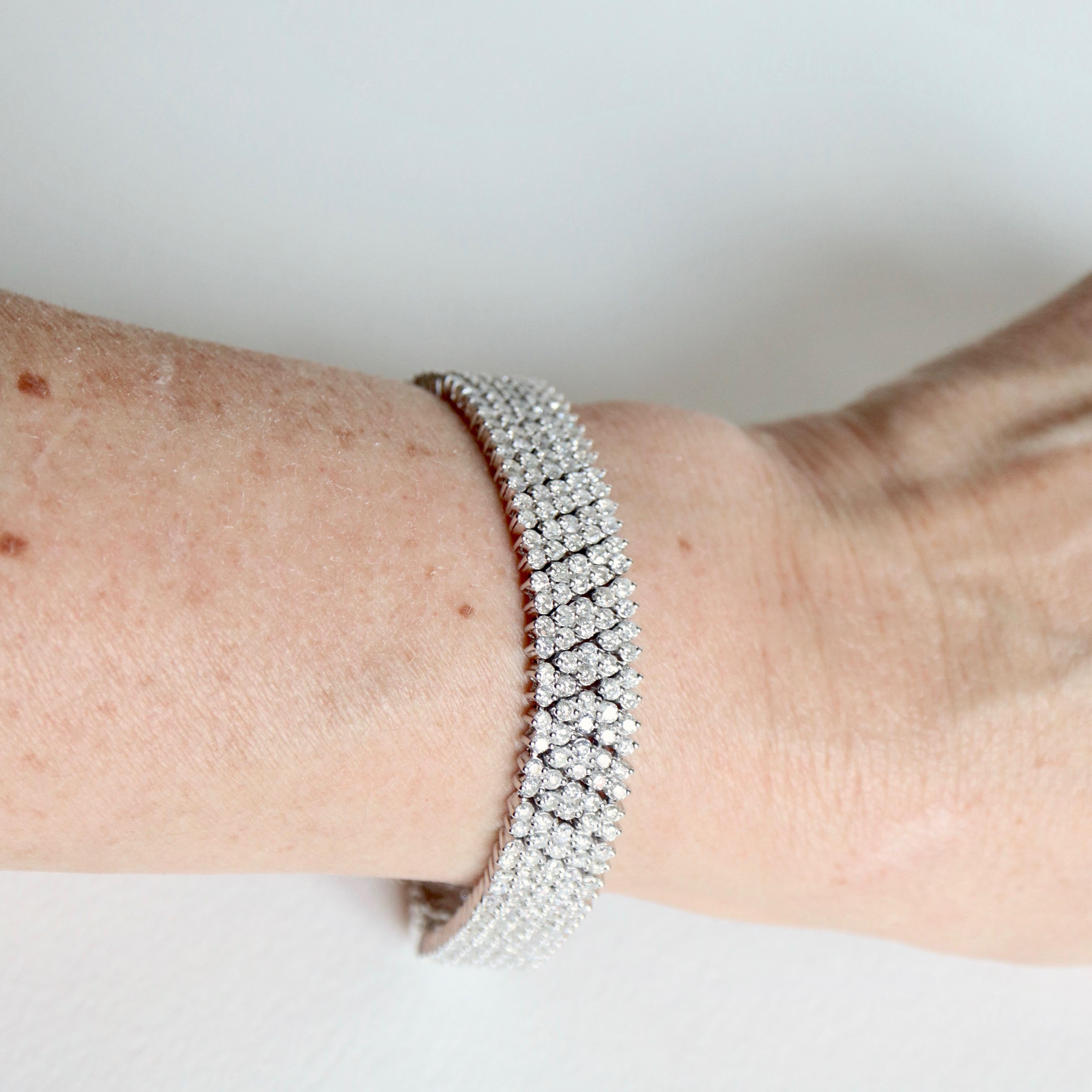 Bracciale con diamanti in oro bianco 18 carati e diamanti 14,6 carati in vendita 4