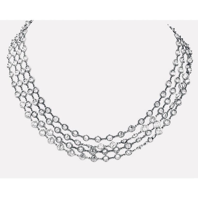 Eine fabelhafte und erstaunlich lange Kette aus Platin und Diamanten. Diese elegante Kette aus Platin und Diamanten besteht aus Diamanten der Farbe GH, VS und einigen SI. Die Kette besteht aus 193 Diamanten. Jeder runde Diamant im Brillantschliff