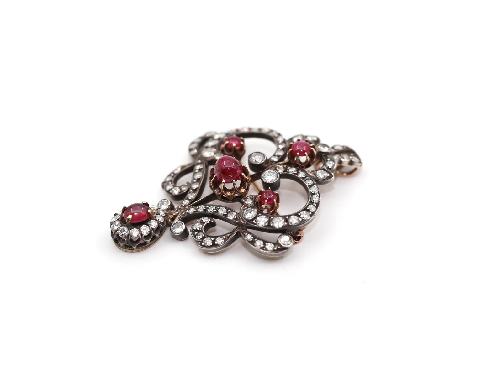 Brosche mit Diamanten und Cabochon-Rubinen-Anhänger 14k, 1900 im Zustand „Relativ gut“ in Herzelia, Tel Aviv