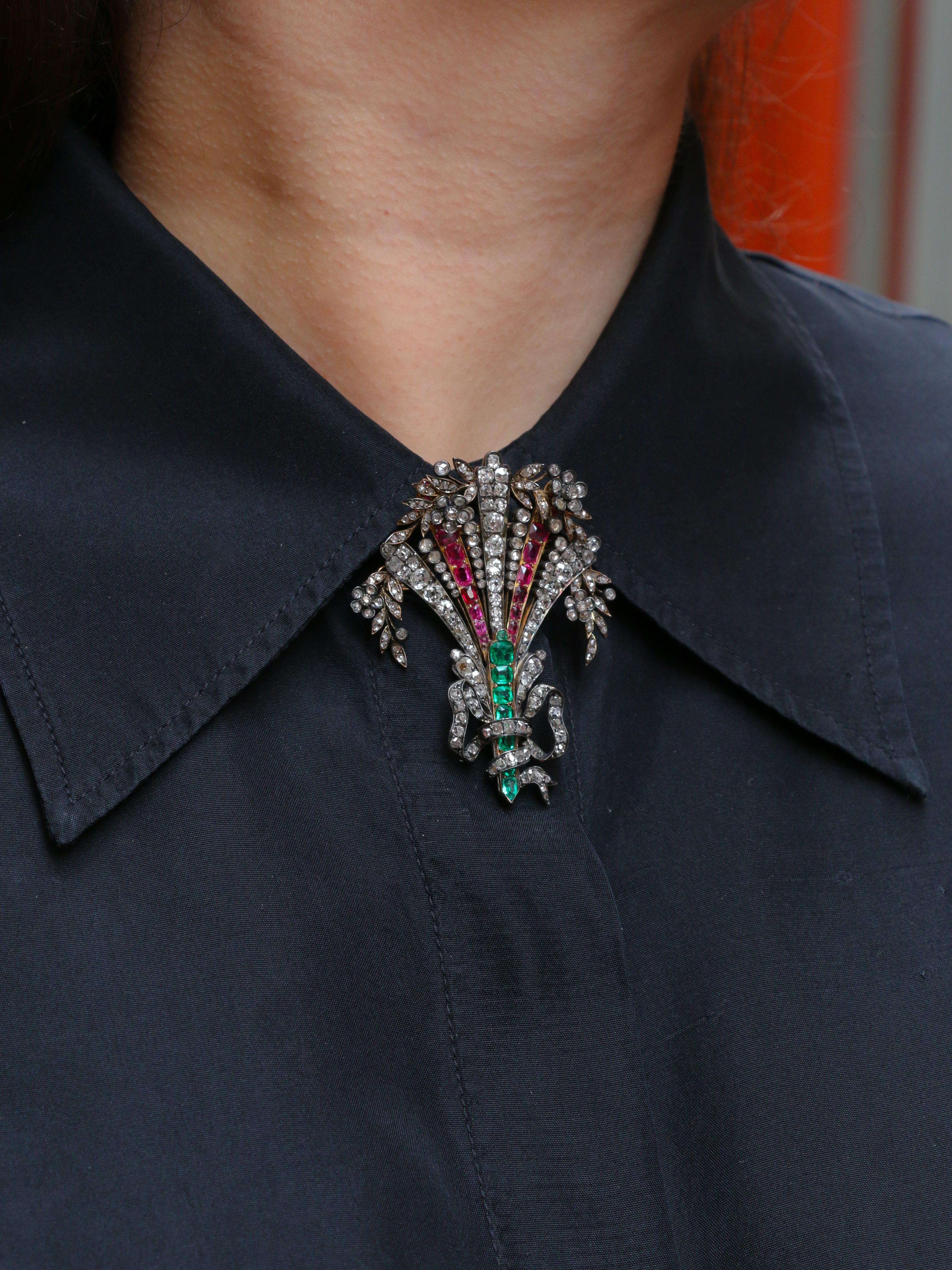 Diamonds, Colombian emeralds, Burmese rubies antique brooch For Sale 5