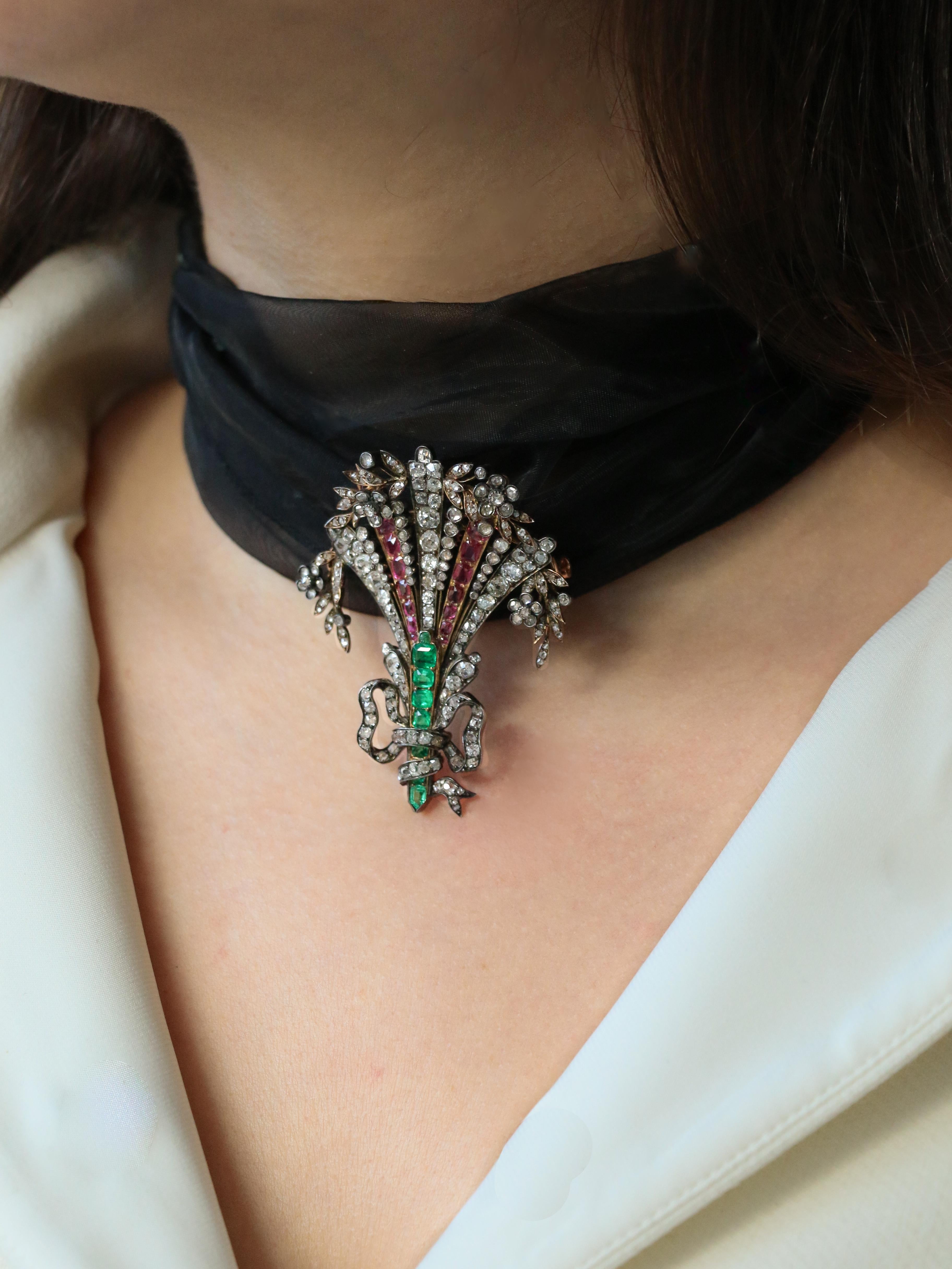 Silver brooch on 18k (750°/°°°) gold, featuring a floral design, with 3.5 carats of old-cut diamonds, 1 ct of Colombian emeralds of exceptional quality (vivid green, insignificant oil) and 1.5 carats of Burmese rubies. Work from the end of the 19th