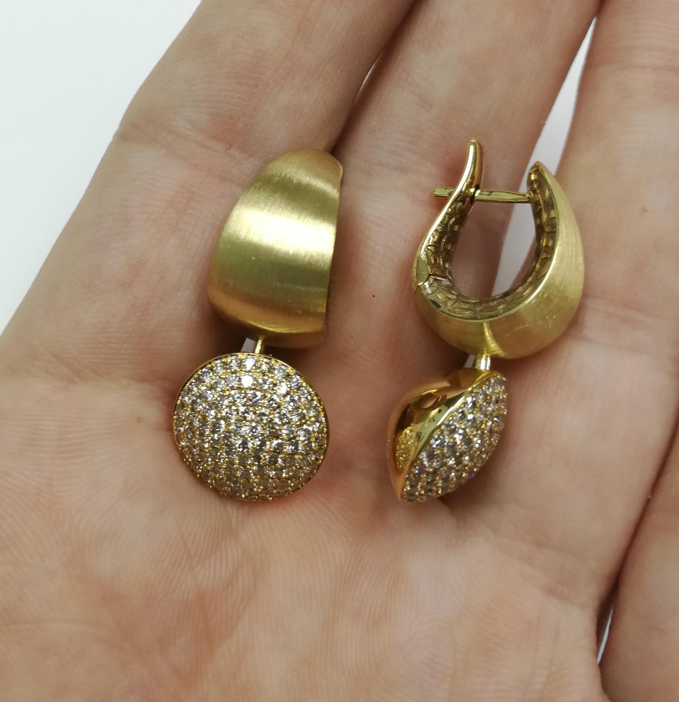 Diamonds Colored Enamel 18 Karat Yellow Gold Kaleidoscope Earrings In New Condition For Sale In Bangkok, TH