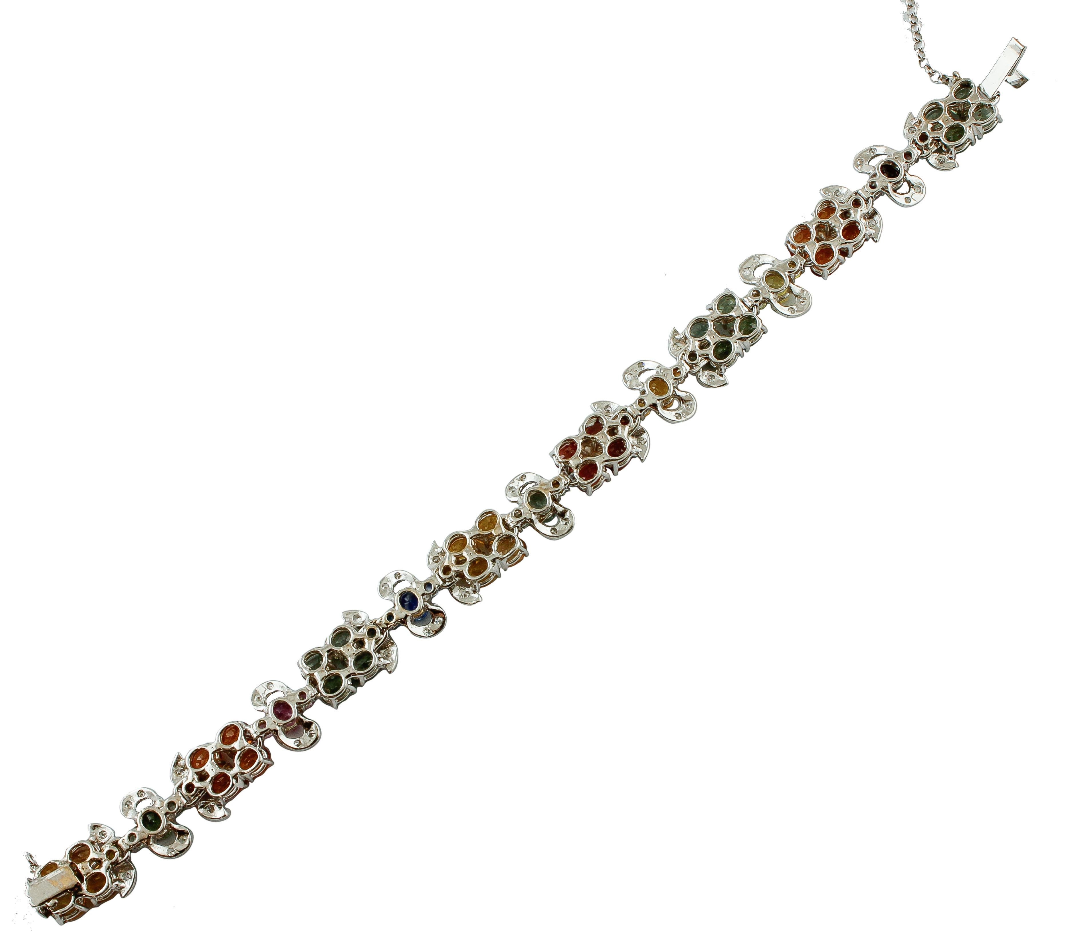 Taille brillant Bracelet rétro en or blanc 14 carats, diamants et saphirs de couleur en vente