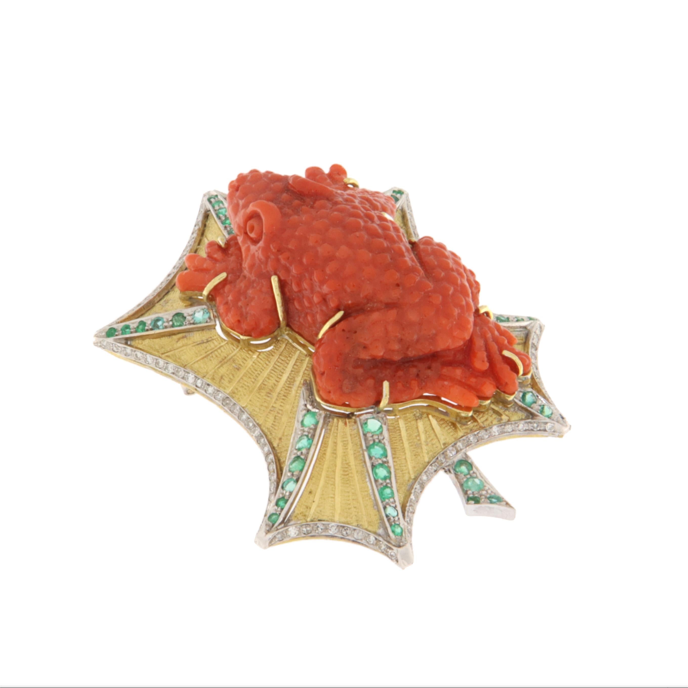 Diamonds Coral Emeralds 18 Karat Gold Frog Brooch In New Condition For Sale In Marcianise, IT