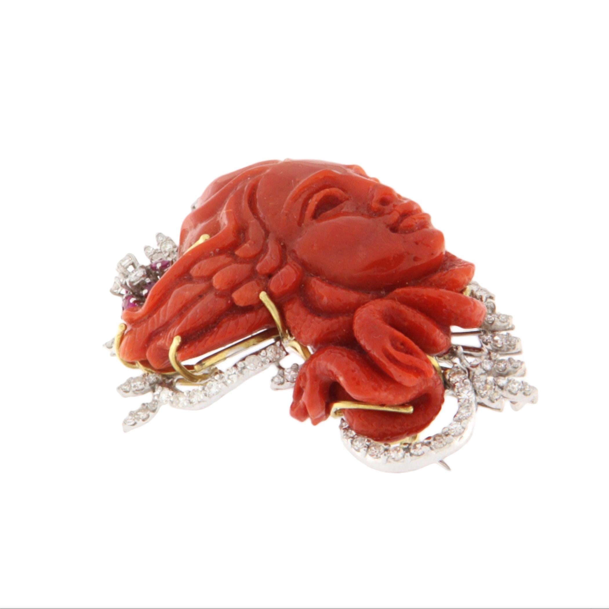 Artisan Broche en or jaune et blanc 18 carats diamants corail rubis en vente