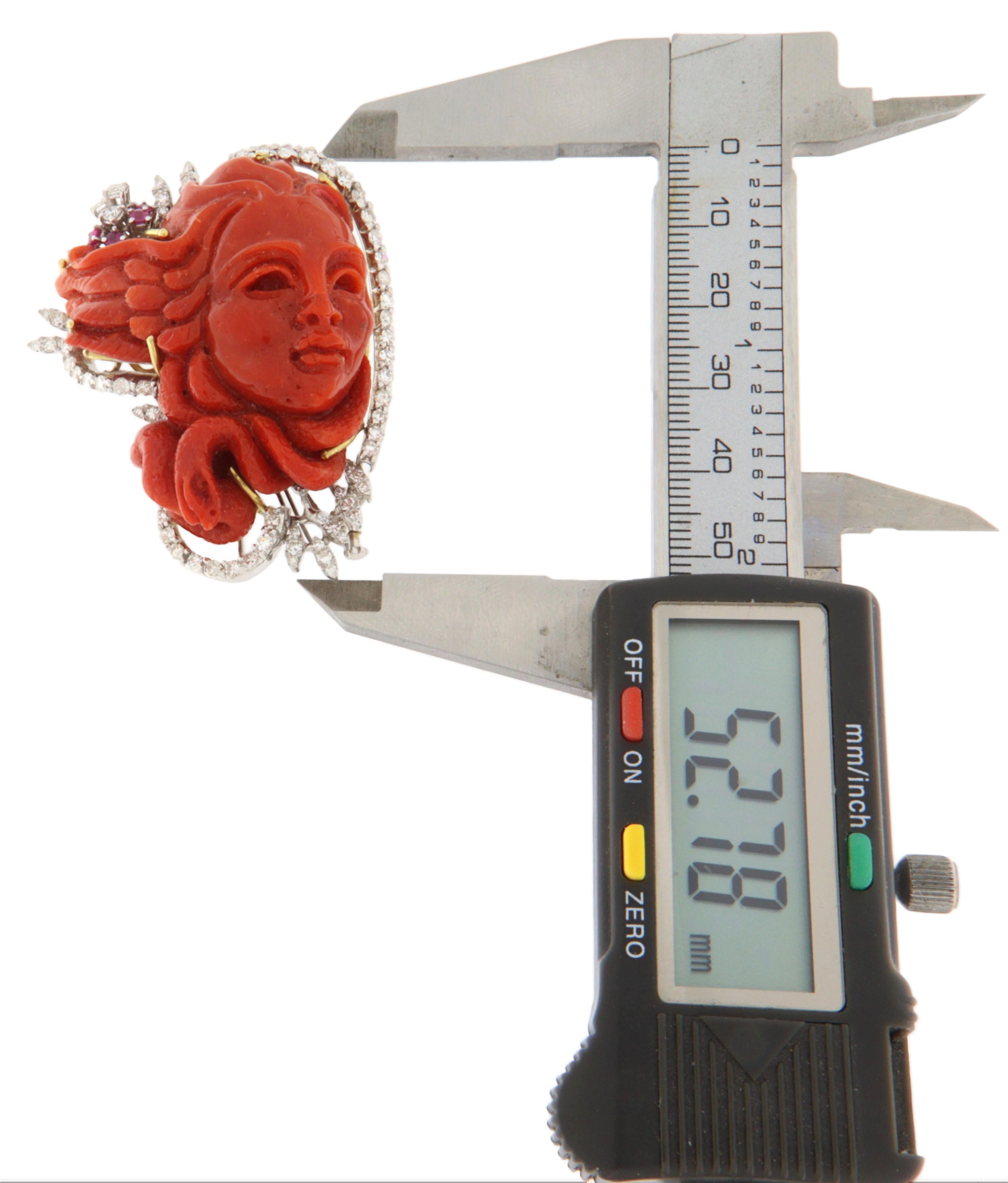 Broche en or jaune et blanc 18 carats diamants corail rubis Pour femmes en vente