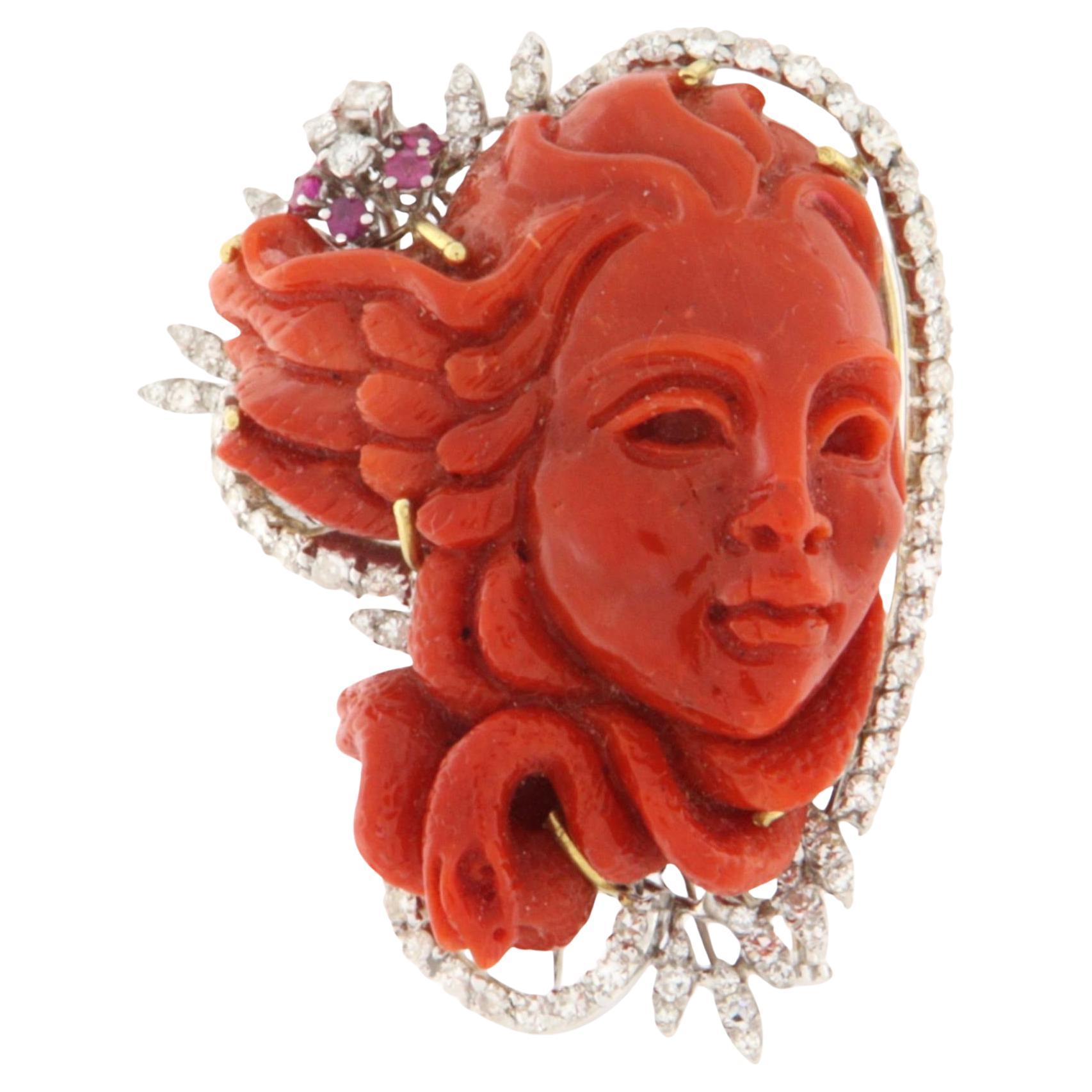 Broche en or jaune et blanc 18 carats diamants corail rubis
