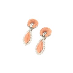Boucles d'oreilles pendantes en or blanc 14 carats avec diamants et corail