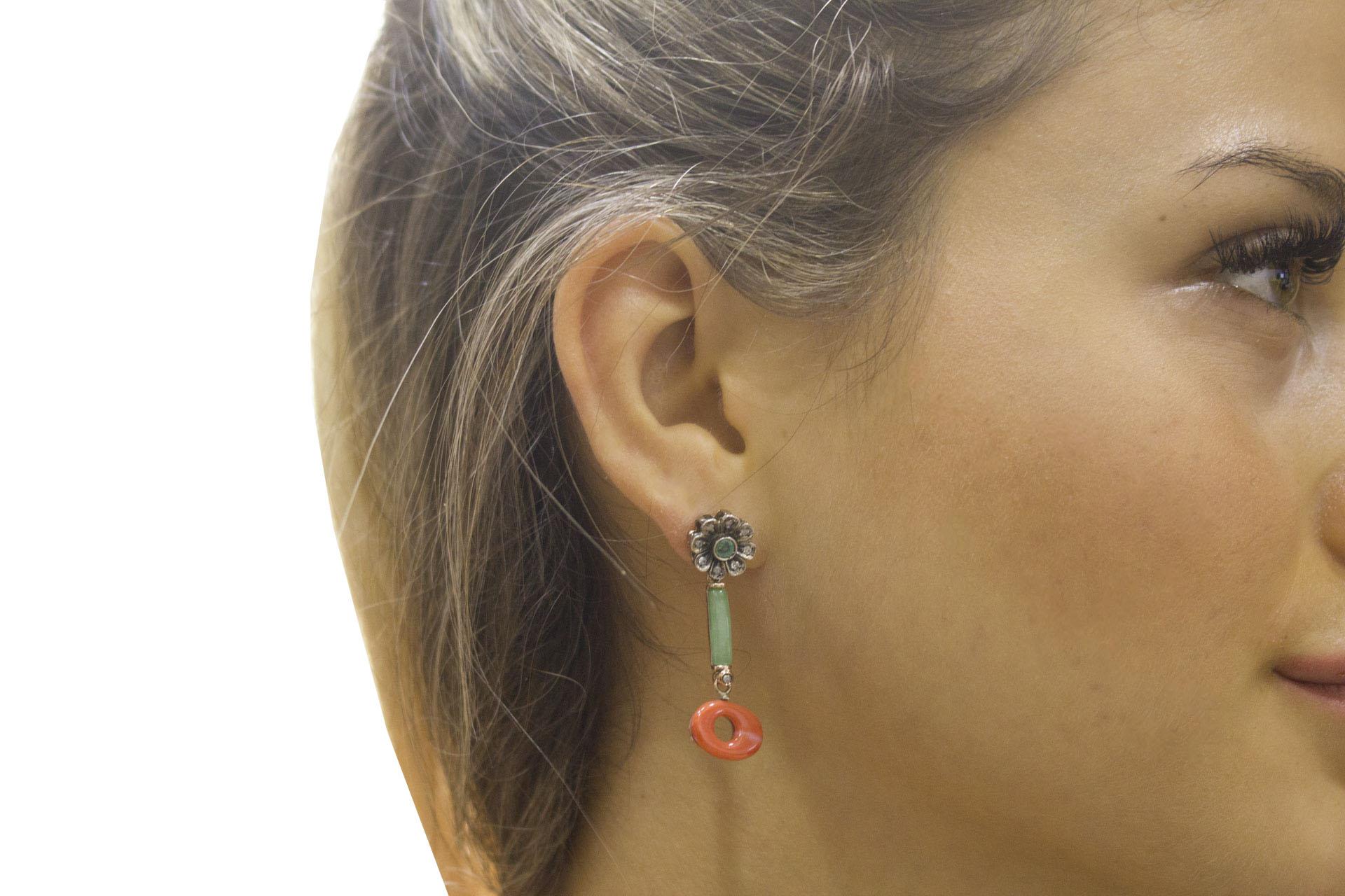 Ohrringe aus Roségold und Silber mit Diamanten, roter Koralle, Smaragden, Jade und Silber (Gemischter Schliff) im Angebot