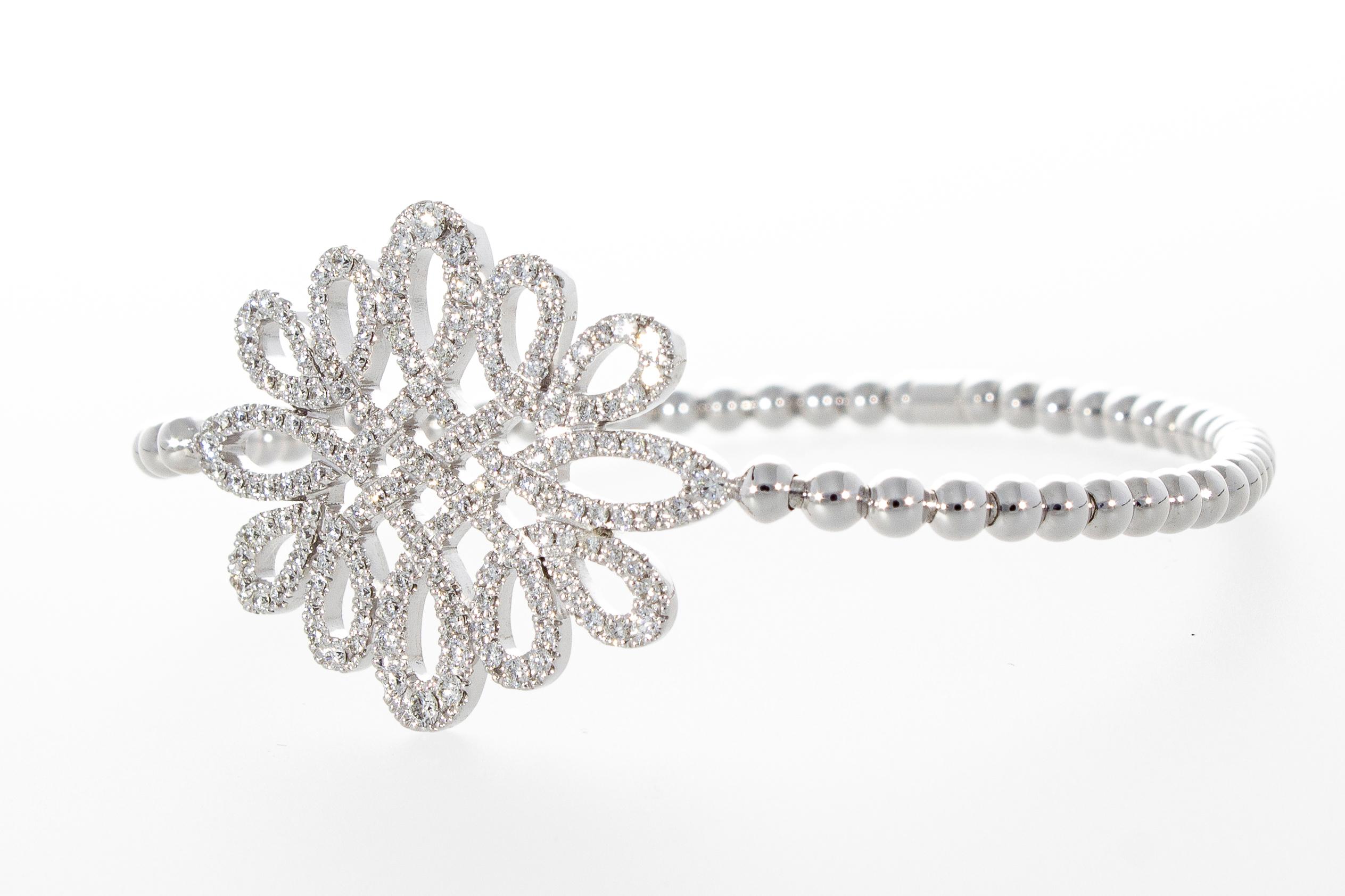 Bracelet en or 18 carats avec diamants de 1,04 carat et motif central. Fabriqué en Italie en vente 2