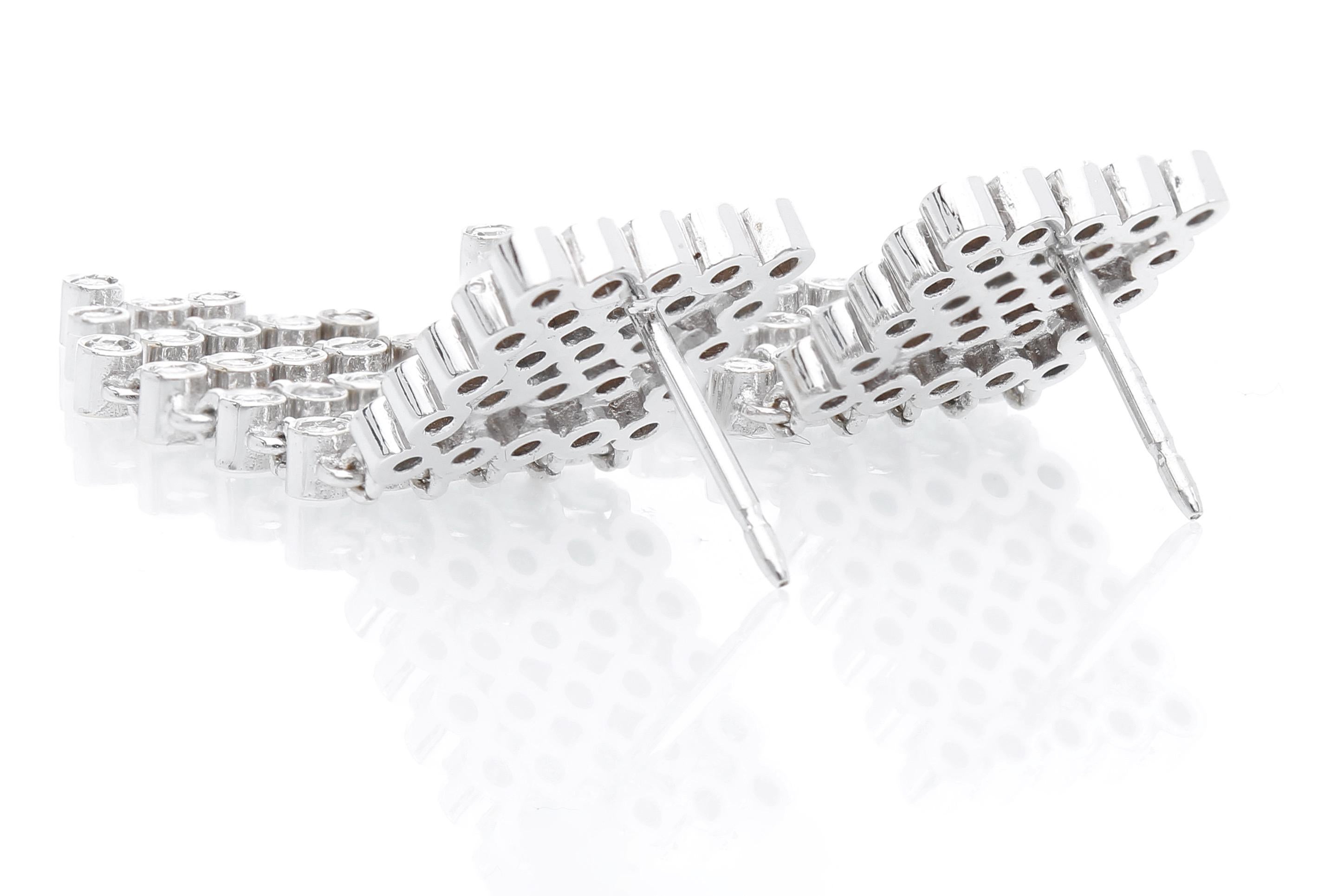 Orecchini pendenti con diamanti da 1,85 carati su oro 18 carati, Made in Italy in vendita 6