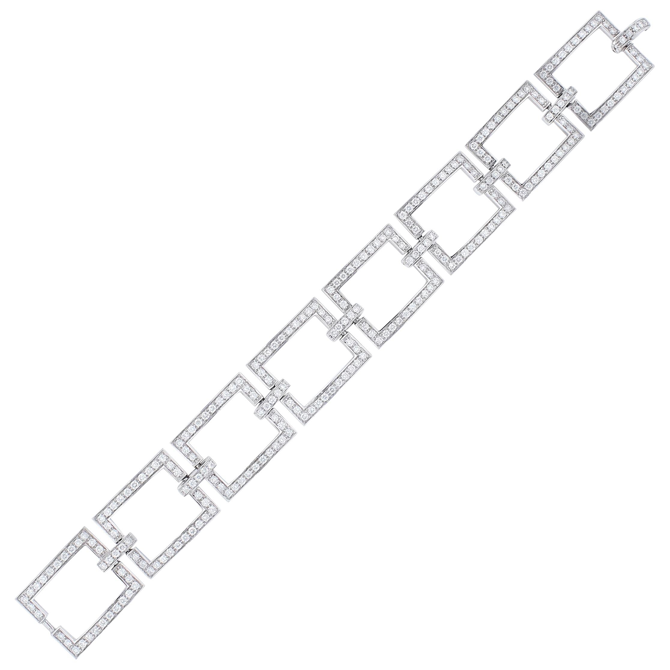Diamonds ct 4.95 on Rectangular Link Bracelet in 18 Kt Gold. Made in Italy.