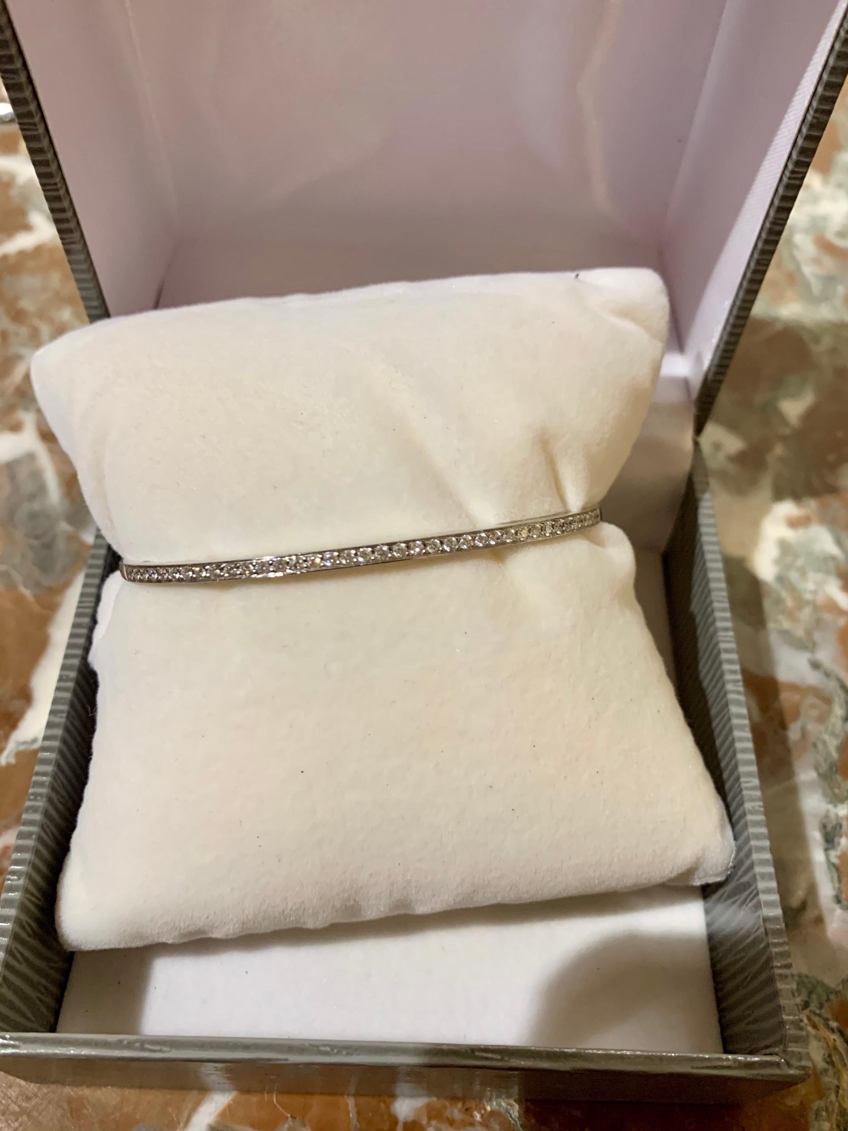 Contemporary Diamonds Demi-Paved 18 Carats White Gold Bangle Bracelet For Sale