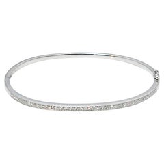 Bracelet jonc en or blanc 18 carats avec demi-pavé de diamants