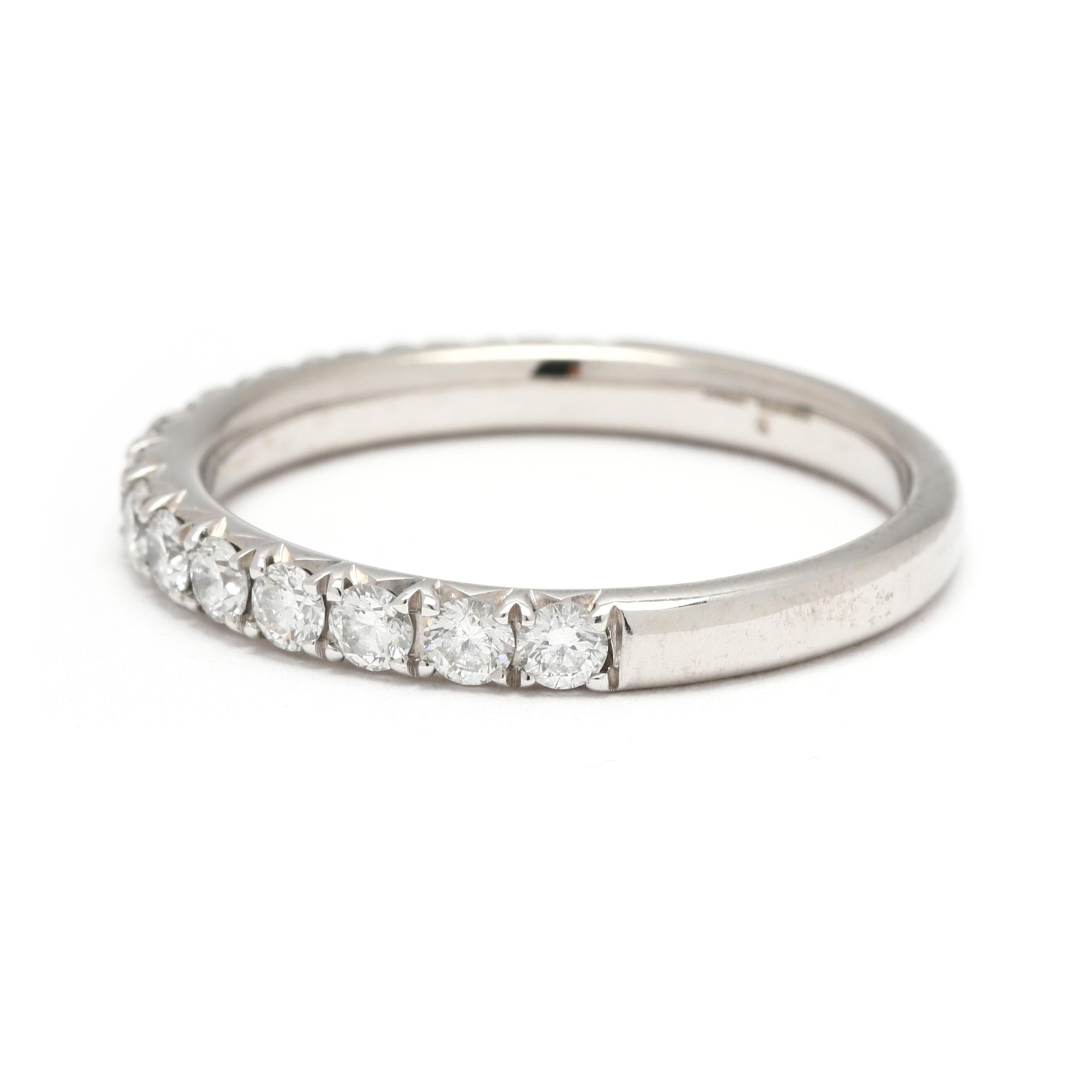 Diamonds Direct Anello con fascia di diamanti da .50ctw, oro bianco 14k, misura 5.25 In condizioni buone in vendita a McLeansville, NC