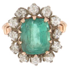 Diamantes Esmeralda Anillo de Cóctel de Oro Amarillo de 14 Kilates